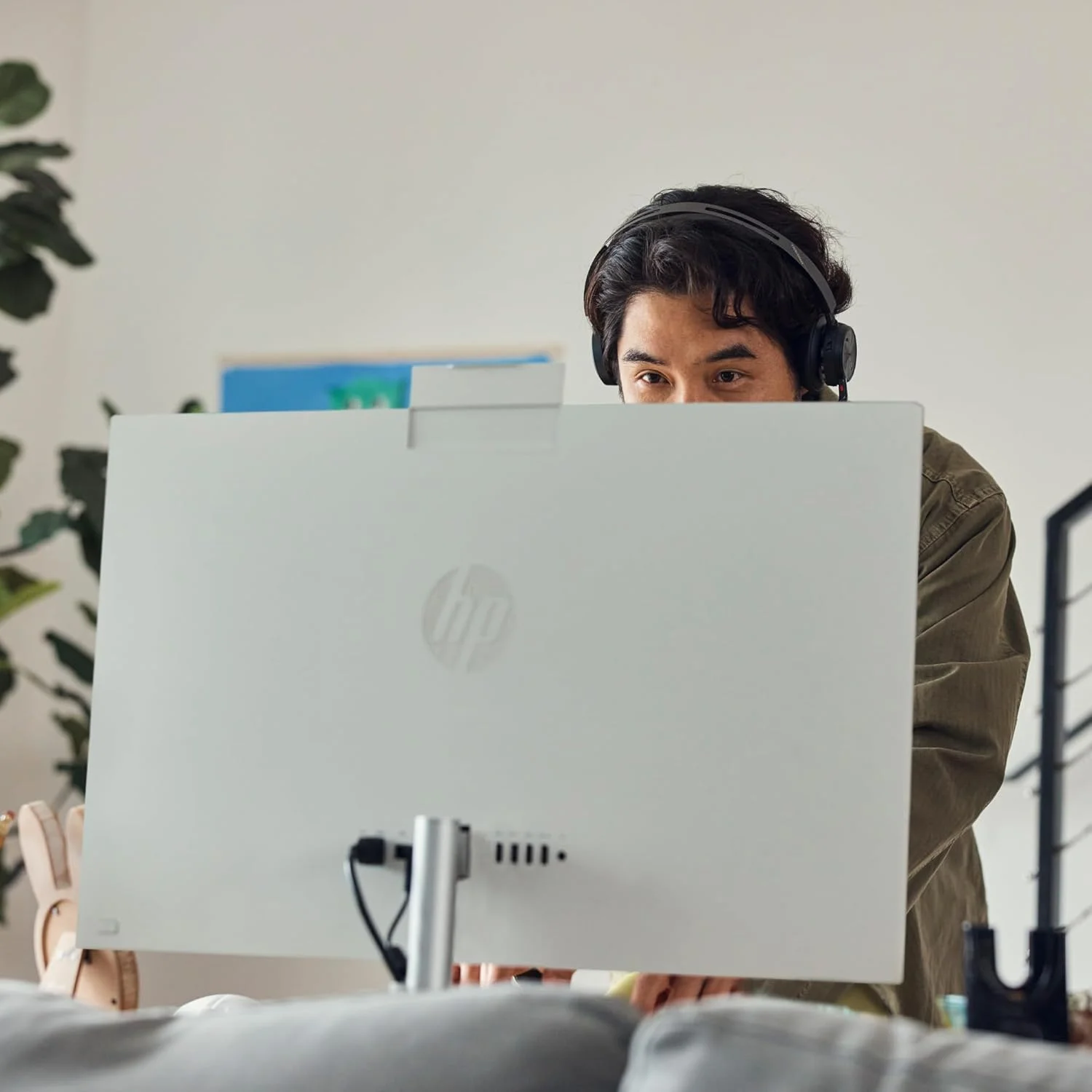 کامپیوتر رومیزی آل این وان 27 اینچی HP، صفحه نمایش FHD، پردازنده نسل سیزدهم Intel Core i7-1355U، رم 16 گیگابایتی، SSD 512 گیگابایتی، گرافیک Intel UHD، ویندوز 11، بدون لمس (قابل ارتقا) کامپیوتر رومیزی آل این وان 27 اینچی HP، صفحه نمایش FHD، پردازنده نسل سیزدهم Intel Core i7-1355U، رم 16 گیگابایتی، SSD 512 گیگابایتی، گرافیک Intel UHD، ویندوز 11، بدون لمس (قابل ارتقا)