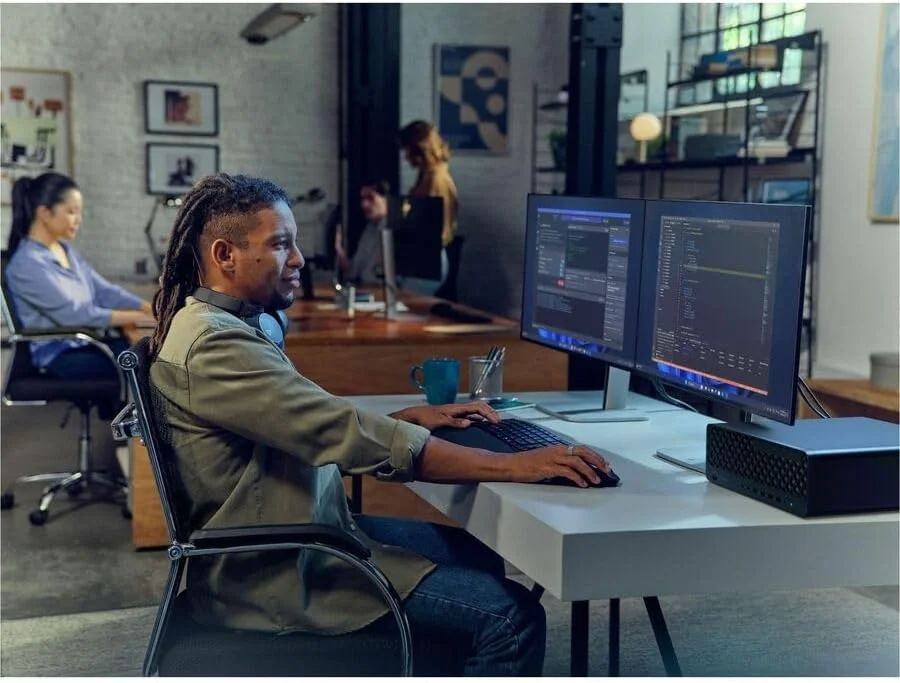 کامپیوتر رومیزی HP EliteDesk 8 G1i - پردازنده Intel Core Ultra 7 نسل 15 - فناوری vPro - رم 32 گیگابایت - حافظه SSD 1 ترابایت - فرم فاکتور کوچک - مشکی جک - خرید هوشمند
