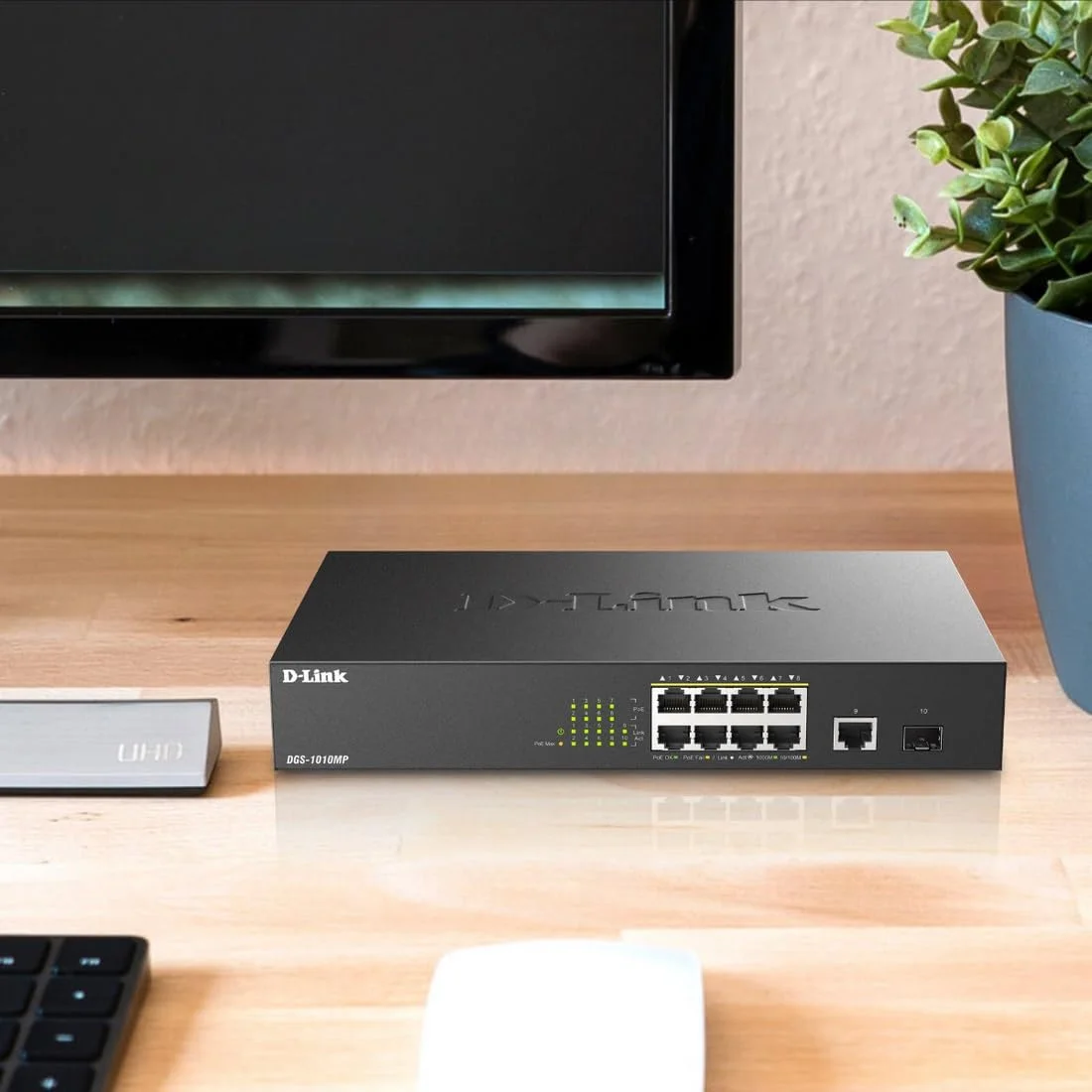 سوئیچ دسکتاپ یا رک مونت غیر مدیریتی گیگابیتی D-Link مدل DGS-1010MP مشکی