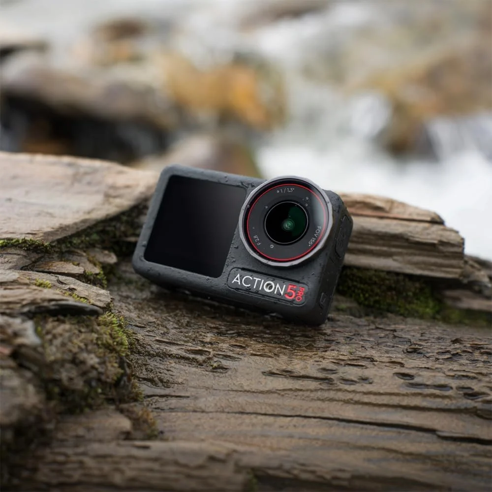 DJI Osmo Action 5 Pro Combo Standard، باتری 4 ساعته، بسته ویدیویی 4K با کیت اکشن فضای باز، کارت microSDXC 64 گیگابایتی، قاب محافظ سیلیکونی و بسته لوازم جانبی