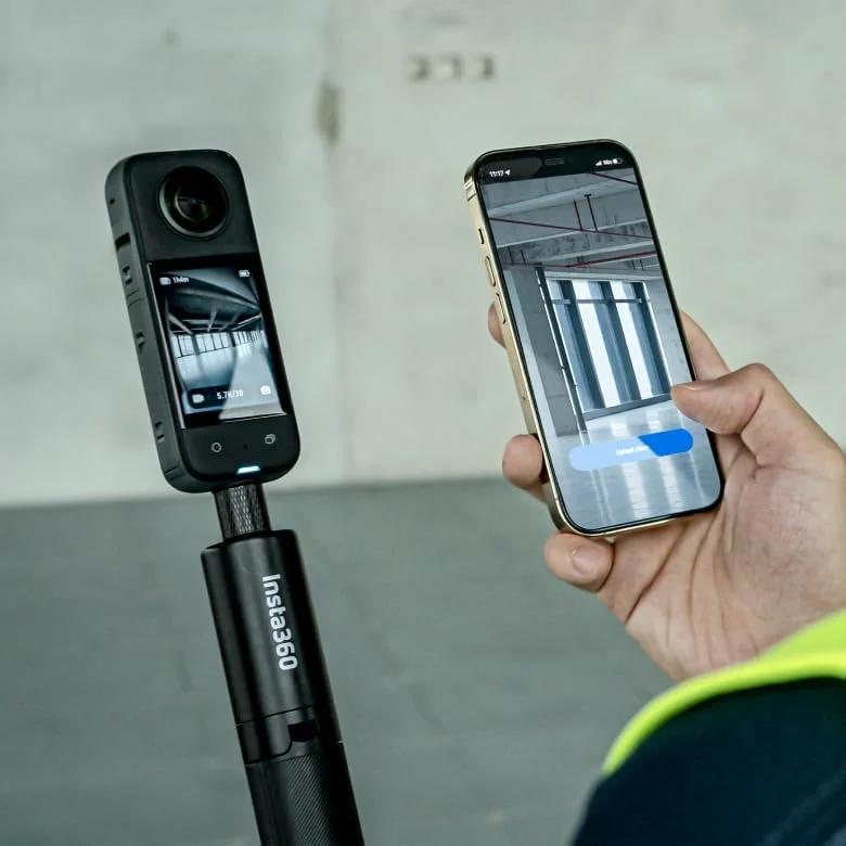 دوربین اکشن 360 درجه Insta360 X3 به همراه کیت لوازم جانبی شامل: مونوپاد نامرئی + سه پایه + 64 گیگابایت دوربین اکشن 360 درجه Insta360 X3 به همراه کیت لوازم جانبی شامل: مونوپاد نامرئی + سه پایه + 64 گیگابایت