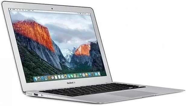 لپ تاپ مک بوک ایر A1465 (2014) با صفحه نمایش 11.6 اینچی، پردازنده Intel-Core i5 نسل ششم، 4 گیگابایت رم، 120 گیگابایت SSD، سیستم عامل مک او اس نقره ای - تجدید شده