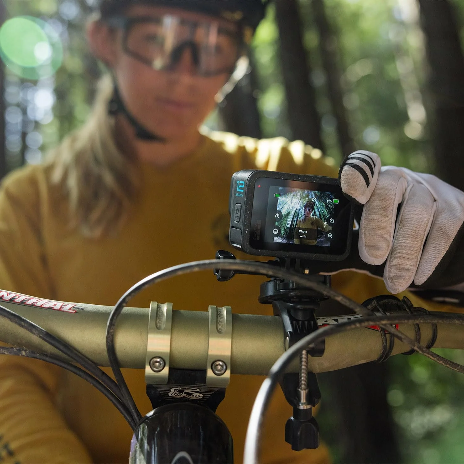 دوربین اکشن ضد آب GoPro HERO12 Black با فیلمبرداری 5.3K60 Ultra HD، عکس های 27 مگاپیکسلی، HDR، سنسور تصویر 1/1.9 اینچی، پخش زنده، وب کم، تثبیت کننده دوربین اکشن ضد آب GoPro HERO12 Black با فیلمبرداری 5.3K60 Ultra HD، عکس های 27 مگاپیکسلی، HDR، سنسور تصویر 1/1.9 اینچی، پخش زنده، وب کم، تثبیت کننده