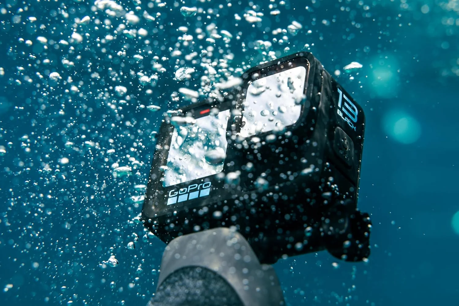 بسته لوازم جانبی GoPro HERO13 Black - شامل دسته شناور The Handler، 2 باتری Enduro، 2 پایه چسبی خمیده، کارت حافظه 64 گیگابایتی SanDisk MicroSD و کیف حمل بسته لوازم جانبی GoPro HERO13 Black - شامل دسته شناور The Handler، 2 باتری Enduro، 2 پایه چسبی خمیده، کارت حافظه 64 گیگابایتی SanDisk MicroSD و کیف حمل