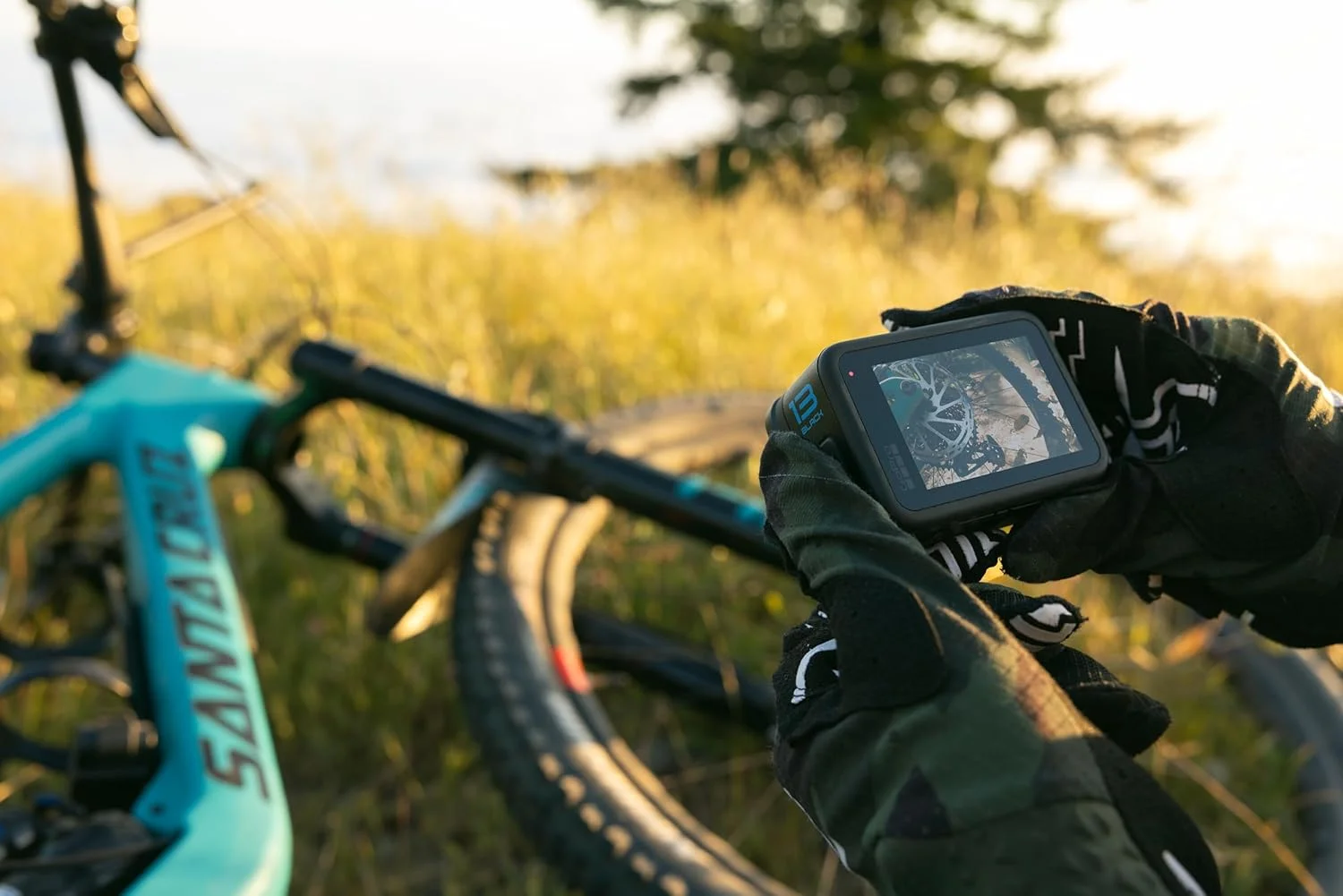 بسته لوازم جانبی GoPro HERO13 Black - شامل دسته شناور The Handler، 2 باتری Enduro، 2 پایه چسبی خمیده، کارت حافظه 64 گیگابایتی SanDisk MicroSD و کیف حمل بسته لوازم جانبی GoPro HERO13 Black - شامل دسته شناور The Handler، 2 باتری Enduro، 2 پایه چسبی خمیده، کارت حافظه 64 گیگابایتی SanDisk MicroSD و کیف حمل