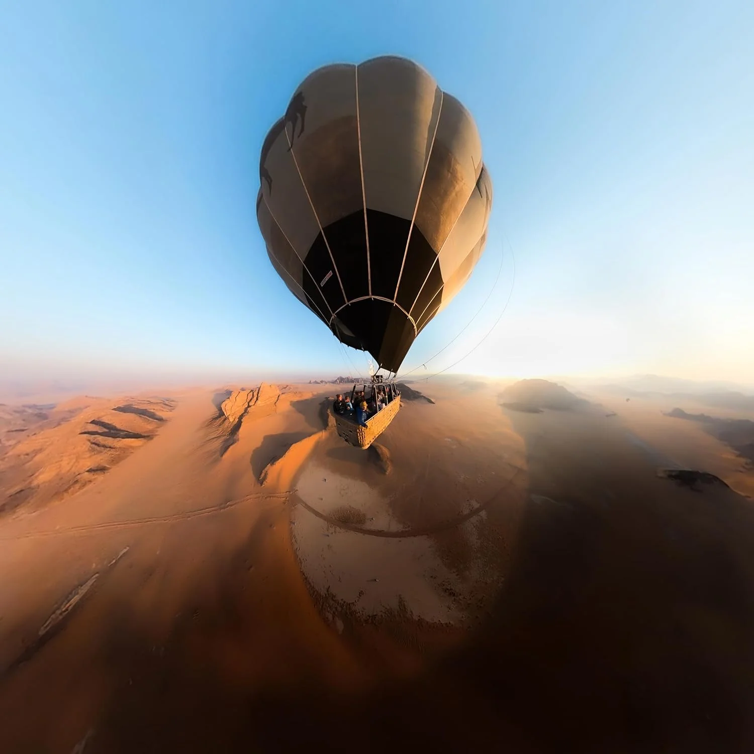 دوربین GoPro MAX - دوربین اکشن 360 درجه ضد آب + دوربین اکشن سنتی با صفحه لمسی، فیلمبرداری کروی 5.6K30 HD، عکس های 360 درجه 16.6 مگاپیکسلی، پخش زنده 1080p و تثبیت کننده دوربین GoPro MAX - دوربین اکشن 360 درجه ضد آب + دوربین اکشن سنتی با صفحه لمسی، فیلمبرداری کروی 5.6K30 HD، عکس های 360 درجه 16.6 مگاپیکسلی، پخش زنده 1080p و تثبیت کننده