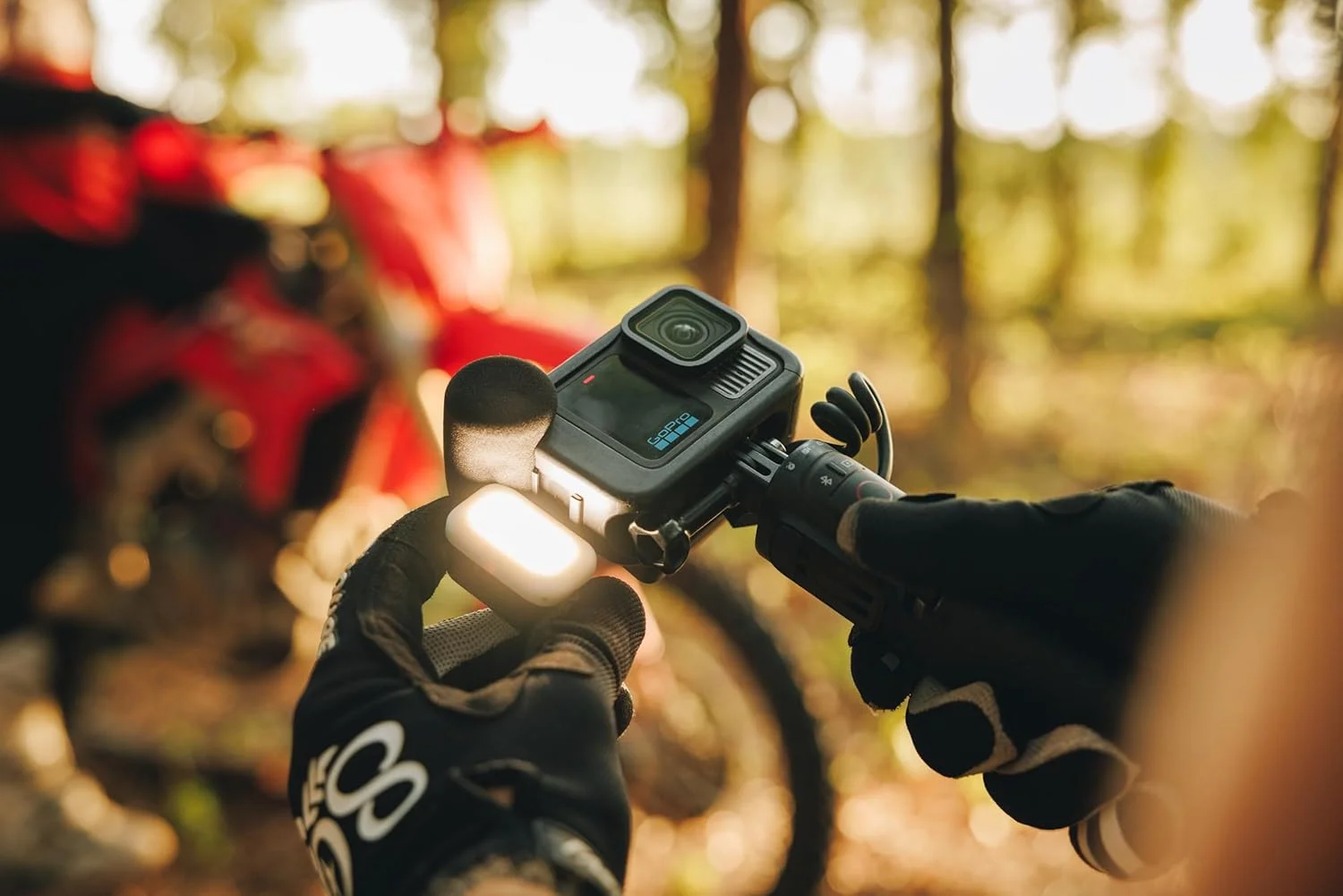 GoPro HERO13 Black Creator Edition - شامل HERO13 Black، Volta (گریپ باتری، سه پایه، ریموت)، Media Mod، Light Mod، باتری Enduro، پایه قفل مغناطیسی و کیف حمل GoPro HERO13 Black Creator Edition - شامل HERO13 Black، Volta (گریپ باتری، سه پایه، ریموت)، Media Mod، Light Mod، باتری Enduro، پایه قفل مغناطیسی و کیف حمل