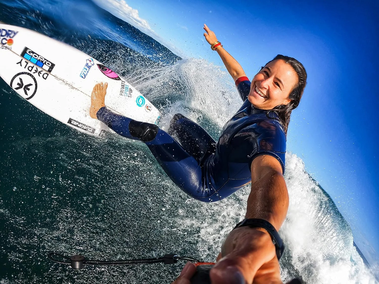 دوربین GoPro HERO10 Black - اکشن ضد آب با LCD جلو و صفحه نمایش لمسی عقب، فیلمبرداری 5.3K60 Ultra HD، عکس های 23 مگاپیکسلی، پخش زنده 1080p، وب کم، تثبیت کننده دوربین GoPro HERO10 Black - اکشن ضد آب با LCD جلو و صفحه نمایش لمسی عقب، فیلمبرداری 5.3K60 Ultra HD، عکس های 23 مگاپیکسلی، پخش زنده 1080p، وب کم، تثبیت کننده
