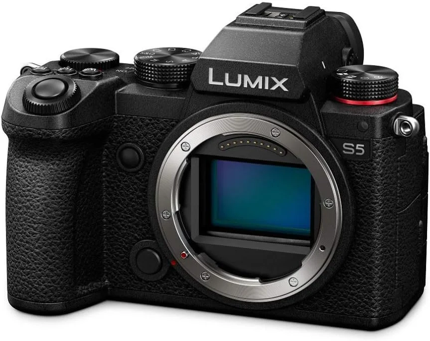 دوربین بدون آینه فول فریم پاناسونیک LUMIX S5، ضبط ویدیو 4K 60P با صفحه نمایش چرخان و WiFi، مانت L، لرزشگیر دوگانه 5 محوره، DC-S5BODY (مشکی) دوربین بدون آینه فول فریم پاناسونیک LUMIX S5، ضبط ویدیو 4K 60P با صفحه نمایش چرخان و WiFi، مانت L، لرزشگیر دوگانه 5 محوره، DC-S5BODY (مشکی)