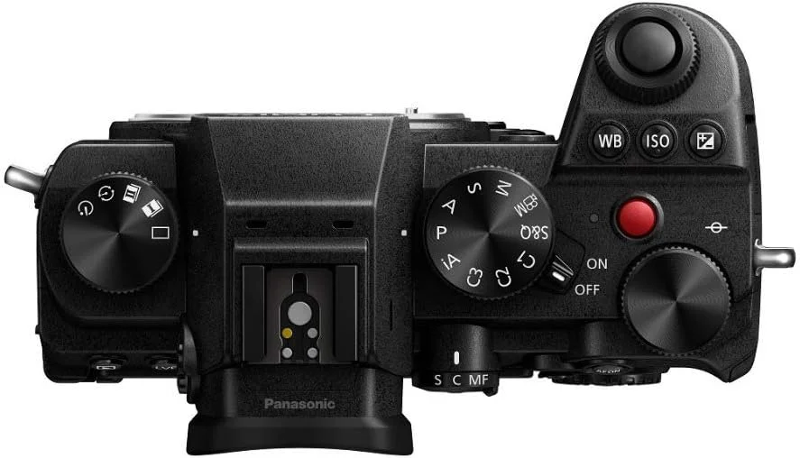 دوربین بدون آینه فول فریم پاناسونیک LUMIX S5، ضبط ویدیو 4K 60P با صفحه نمایش چرخان و WiFi، مانت L، لرزشگیر دوگانه 5 محوره، DC-S5BODY (مشکی) دوربین بدون آینه فول فریم پاناسونیک LUMIX S5، ضبط ویدیو 4K 60P با صفحه نمایش چرخان و WiFi، مانت L، لرزشگیر دوگانه 5 محوره، DC-S5BODY (مشکی)