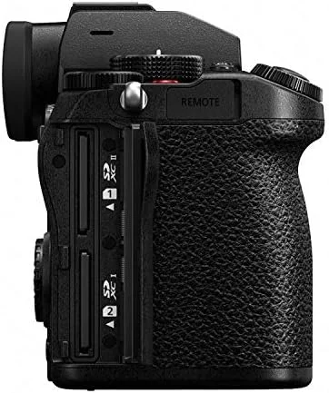 دوربین بدون آینه فول فریم پاناسونیک LUMIX S5، ضبط ویدیو 4K 60P با صفحه نمایش چرخان و WiFi، مانت L، لرزشگیر دوگانه 5 محوره، DC-S5BODY (مشکی) دوربین بدون آینه فول فریم پاناسونیک LUMIX S5، ضبط ویدیو 4K 60P با صفحه نمایش چرخان و WiFi، مانت L، لرزشگیر دوگانه 5 محوره، DC-S5BODY (مشکی)