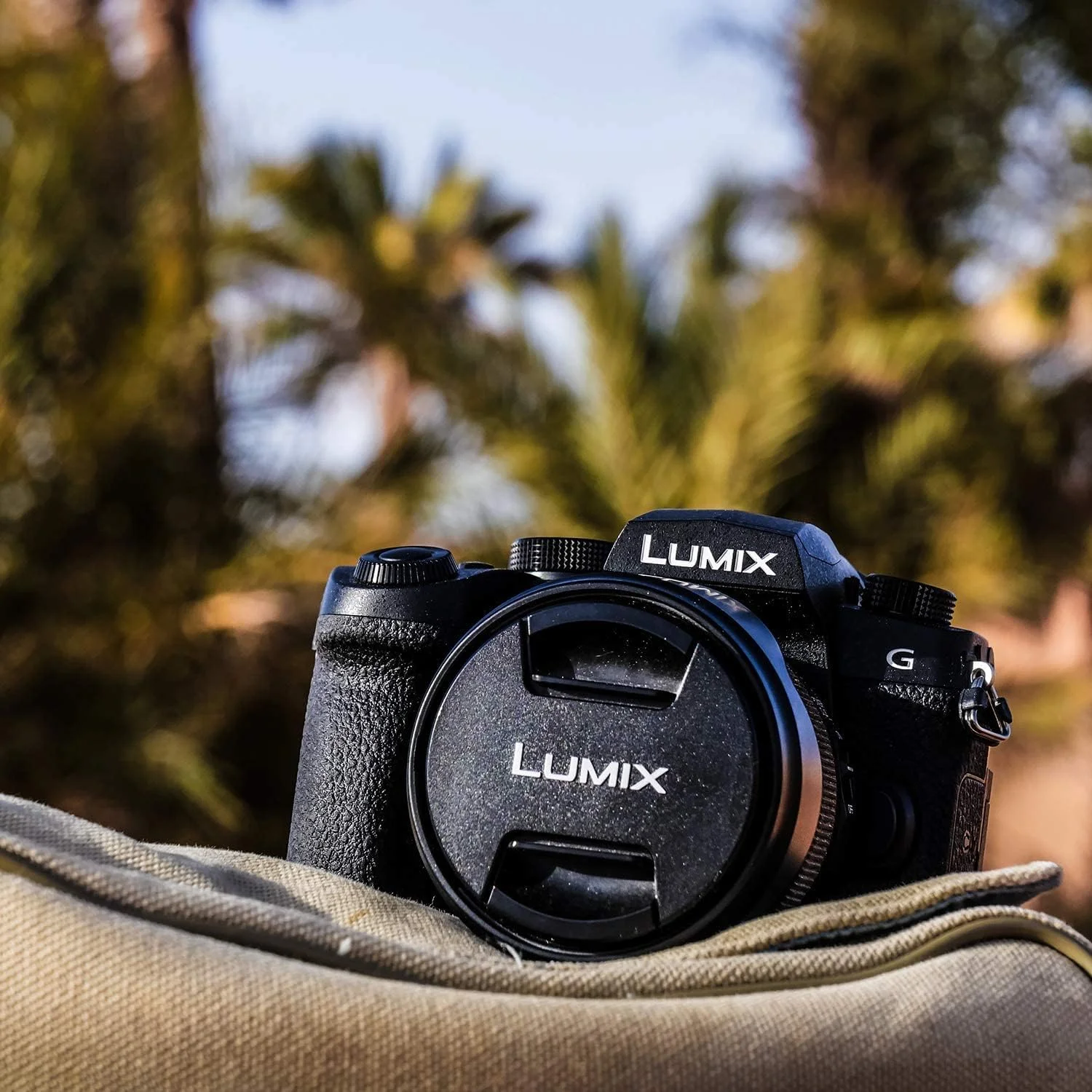 دوربین بدون آینه پاناسونیک LUMIX G95D با سنسور 20.3 مگاپیکسل، لنز 12-60 میلیمتری F3.5-5.6 میکرو چهار سوم، لرزشگیر دوگانه 5 محوره I.S. 2، فیلمبرداری 4K 24p 30p، V-Log L از پیش نصب شده، صفحه لمسی 3 اینچی OLED - DC-G95DMK (مشکی) دوربین بدون آینه پاناسونیک LUMIX G95D با سنسور 20.3 مگاپیکسل، لنز 12-60 میلیمتری F3.5-5.6 میکرو چهار سوم، لرزشگیر دوگانه 5 محوره I.S. 2، فیلمبرداری 4K 24p 30p، V-Log L از پیش نصب شده، صفحه لمسی 3 اینچی OLED - DC-G95DMK (مشکی)
