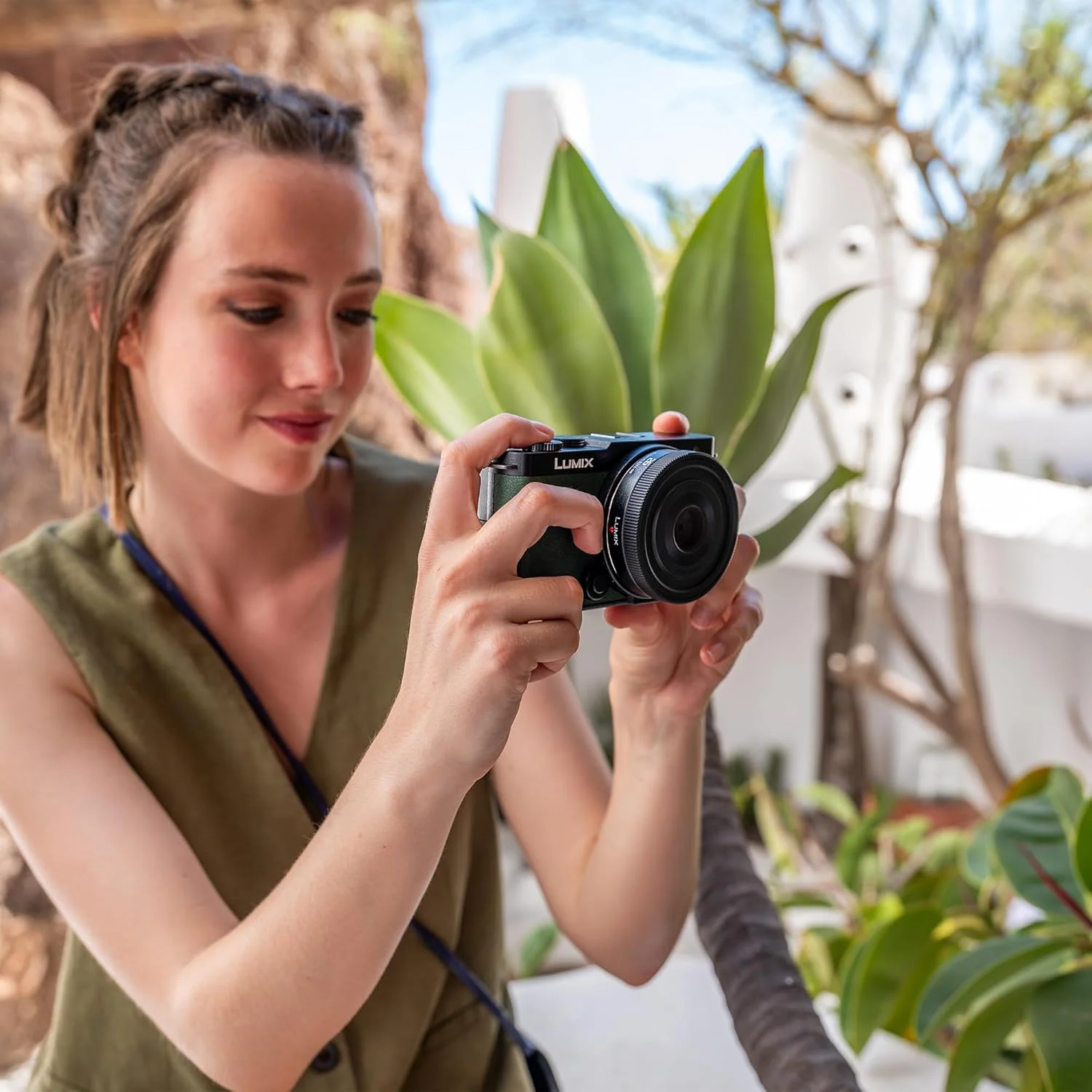 دوربین فول فریم LUMIX S9 با لنز 20-60mm F3.5-5.6 L Mount، دوربین بدون آینه جمع و جور برای تولیدکنندگان محتوا DC-S9KR (قرمز) (بازسازی شده) دوربین فول فریم LUMIX S9 با لنز 20-60mm F3.5-5.6 L Mount، دوربین بدون آینه جمع و جور برای تولیدکنندگان محتوا DC-S9KR (قرمز) (بازسازی شده)