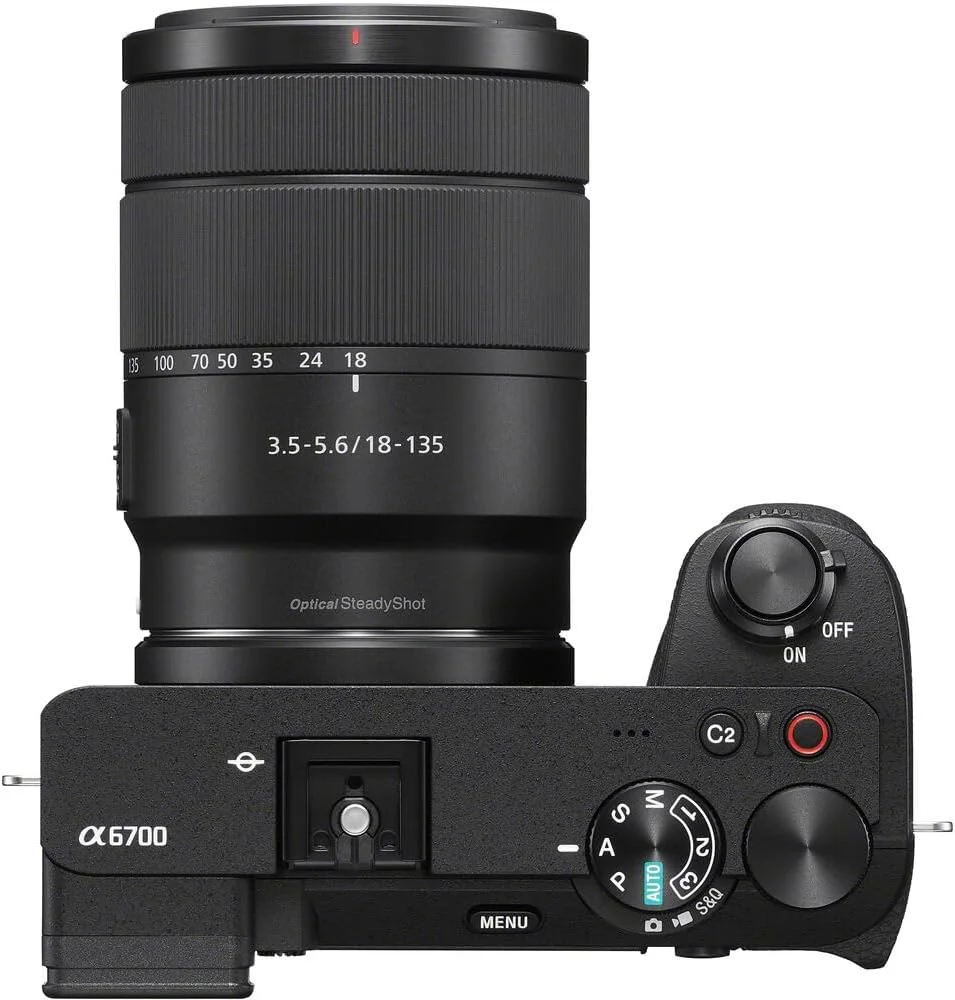 دوربین بدون آینه سونی آلفا a6700 APS-C 4K با کیت 2 لنز 18-135 میلی‌متر و 55-210 میلی‌متر مدل ILCE-6700M به همراه کیف عکاسی Deco Gear + فلاش + باتری اضافی + شارژر دوگانه + نرم افزار و کیت لوازم جانبی