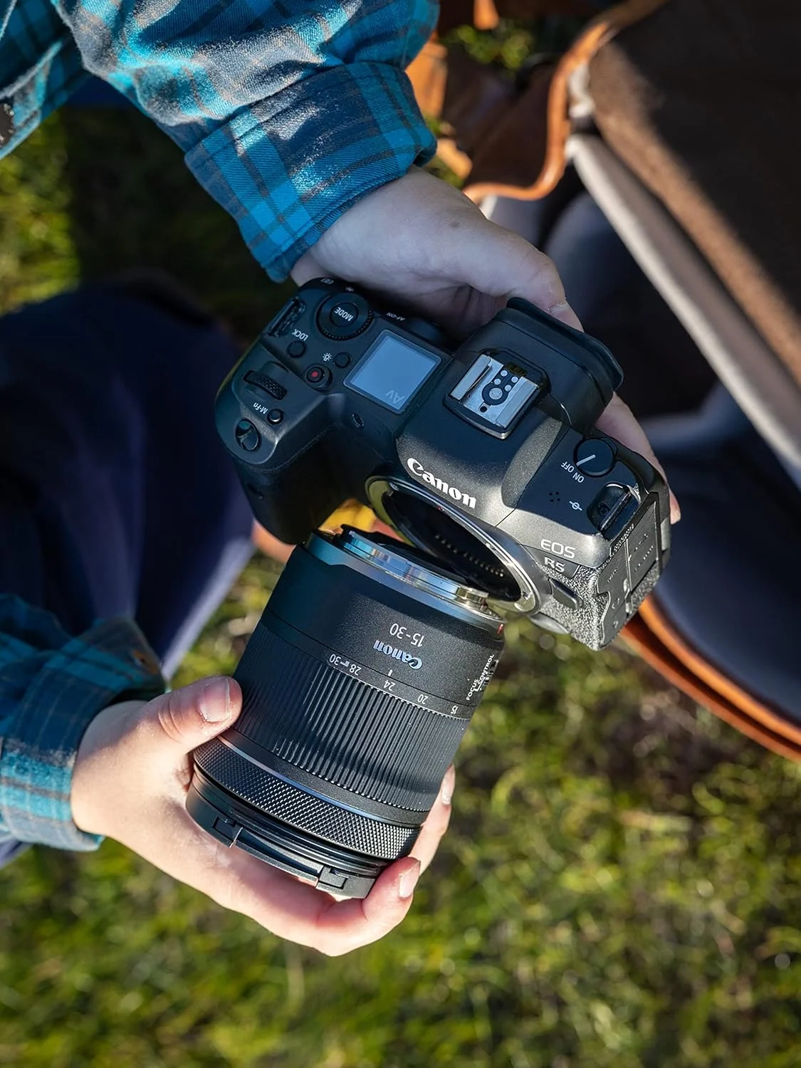 لنز کانن RF 15-30mm F4.5-6.3 IS STM - انعطاف پذیری سبک وزن یک لنز زوم فوق عریض برای عکاسی منظره، معماری و ولاگ.