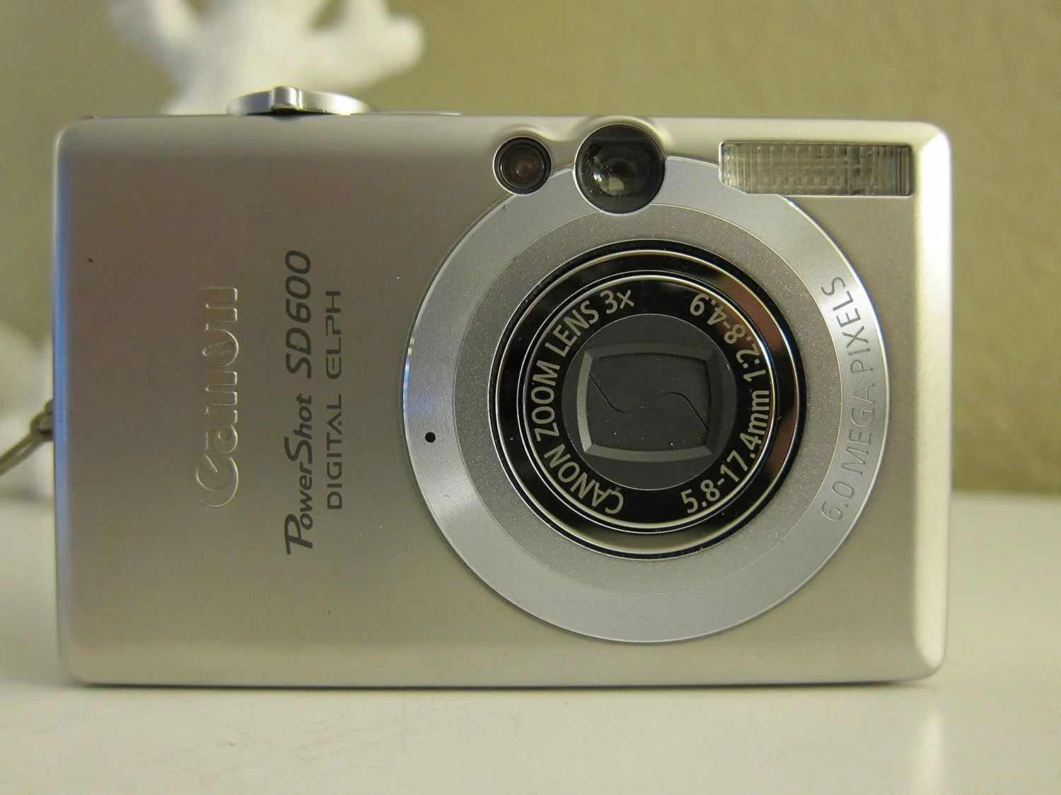دوربین دیجیتال کانن PowerShot SD600 با حسگر 6 مگاپیکسل و زوم اپتیکال 3x (مدل قدیمی)