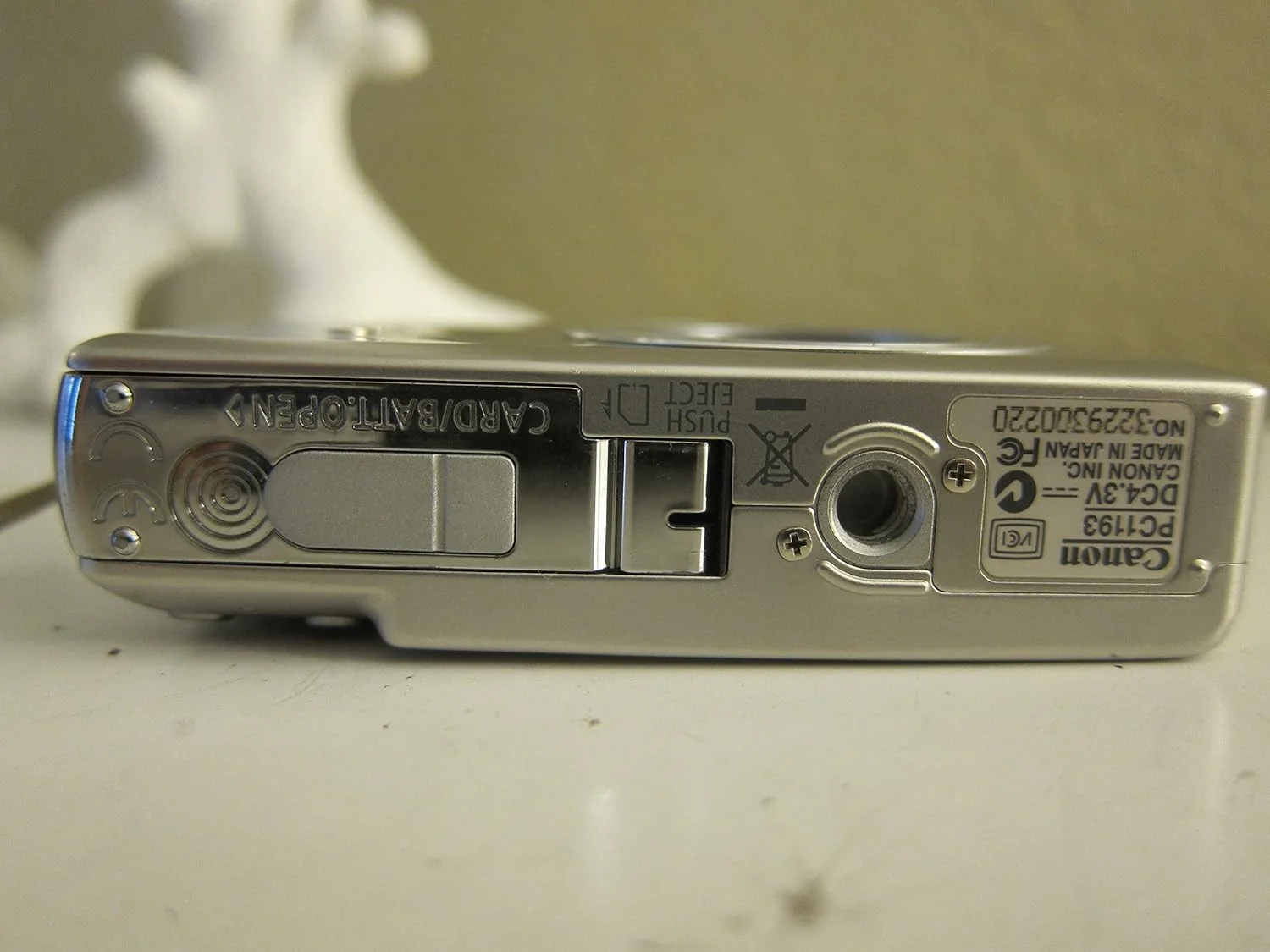 دوربین دیجیتال کانن PowerShot SD600 با حسگر 6 مگاپیکسل و زوم اپتیکال 3x (مدل قدیمی)