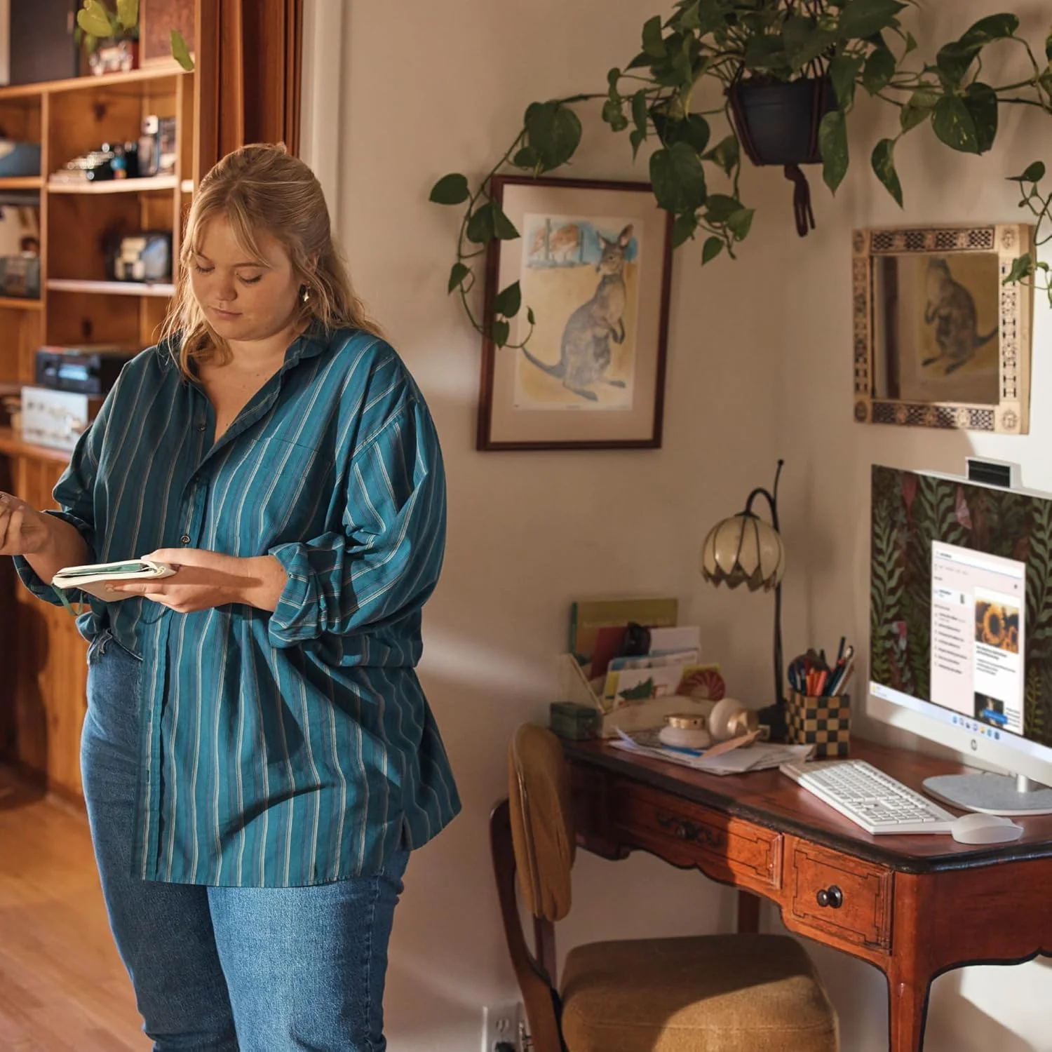 جدیدترین کامپیوتر دسکتاپ آل این وان HP، صفحه نمایش لمسی 23.8 اینچی Full HD، پردازنده نسل یازدهم Intel Core i7-1165G7، گرافیک Intel Iris Xe، رم 16 گیگابایتی، 256 گیگابایت SSD + 1 ترابایت HDD، وب کم، ویندوز 11 هوم (ارتقا یافته)