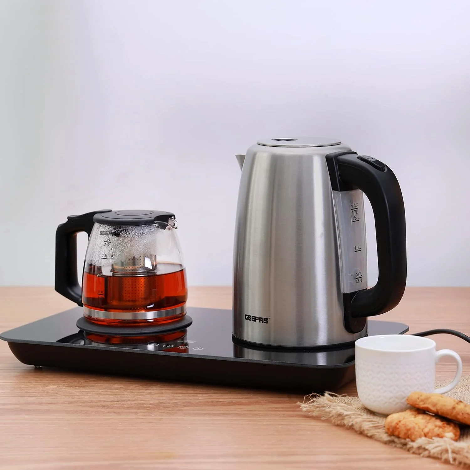 چای ساز دیجیتال 2 در 1 Geepas - فیلتر استیل ضد زنگ | تنظیم دما، محافظت در برابر خشک شدن | 400 وات و 1800 وات | 2 سال گارانتی