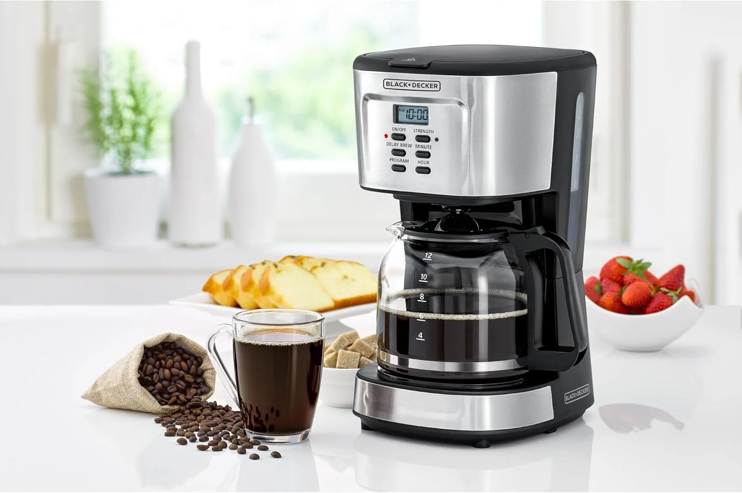 قهوه ساز 12 فنجانی BLACK+DECKER، دستگاه قهوه ساز چکه ای برنامه ریزی شده 900 واتی، کارافه شیشه ای 1.5 لیتری، تایمر 24 ساعته، عملکرد گرم نگهدارنده، صفحه نمایش LCD، خاموش شدن خودکار، محافظت در برابر جوشیدن خشک، مشکی - DCM85-B5 قهوه ساز 12 فنجانی BLACK+DECKER، دستگاه قهوه ساز چکه ای برنامه ریزی شده 900 واتی، کارافه شیشه ای 1.5 لیتری، تایمر 24 ساعته، عملکرد گرم نگهدارنده، صفحه نمایش LCD، خاموش شدن خودکار، محافظت در برابر جوشیدن خشک، مشکی - DCM85-B5