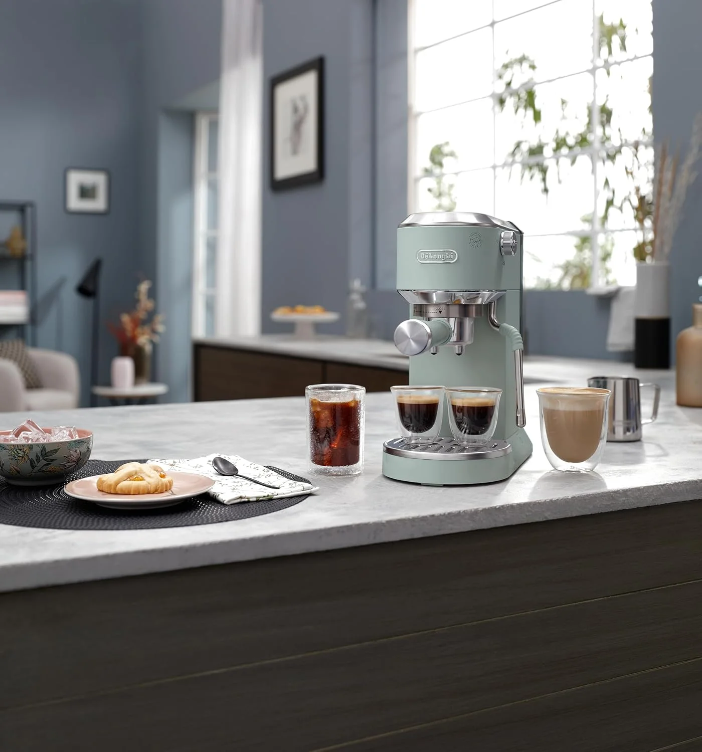 دستگاه اسپرسوساز De'Longhi Dedica Duo EC890.GR، دستگاه قهوه باریستا با پمپ، اسپرسو و دم سرد، دستگاه دستی با میله بخار LatteArt، عرض 15 سانتی متر، 2 اسپرسو، صفحه لمسی، فنجان تا 13 سانتی متر، سبز دستگاه اسپرسوساز De'Longhi Dedica Duo EC890.GR، دستگاه قهوه باریستا با پمپ، اسپرسو و دم سرد، دستگاه دستی با میله بخار LatteArt، عرض 15 سانتی متر، 2 اسپرسو، صفحه لمسی، فنجان تا 13 سانتی متر، سبز