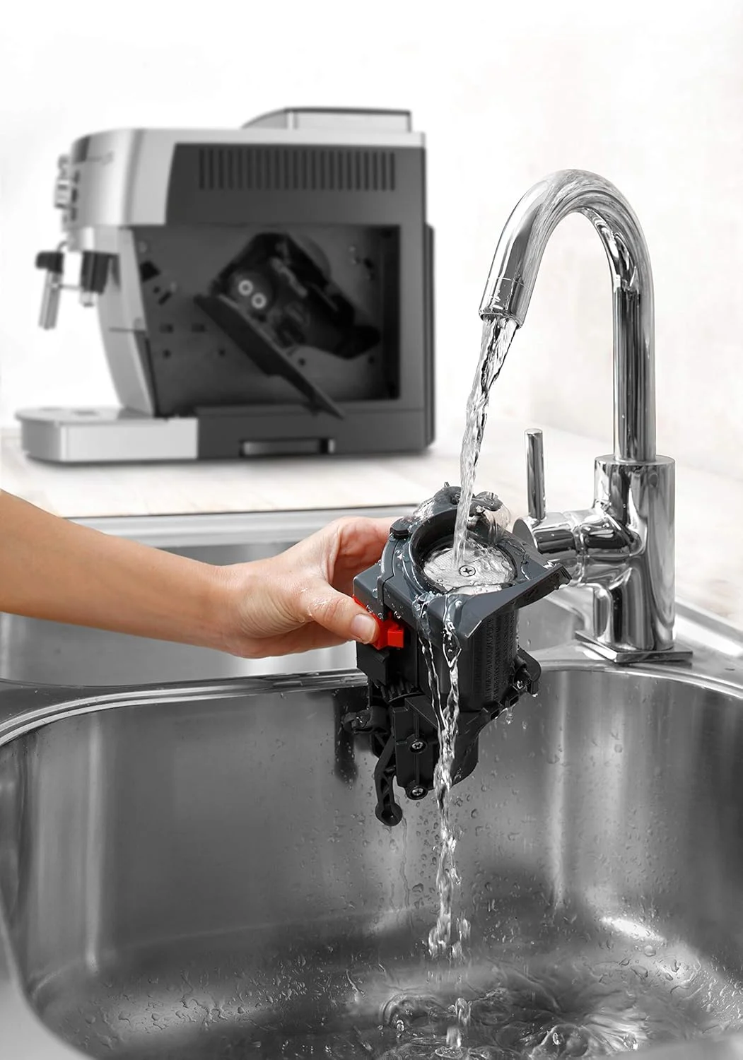 دستگاه قهوه ساز دانه به فنجان دلونگی Magnifica S، مدل ECAM22.110.SB، نقره ای - نسخه بین المللی