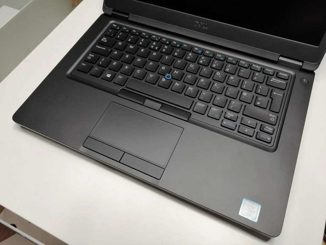 دل Latitude 5490 (بازسازی شده) / پردازنده چهارهسته‌ای Intel Core i5-8350U با فرکانس 1.7 گیگاهرتز / 16 گیگابایت رم / 512 گیگابایت SSD / صفحه نمایش 14 اینچی FHD (1920 x 1080) / HDMI / USB-C / وب کم / ویندوز 10 پرو، مشکی