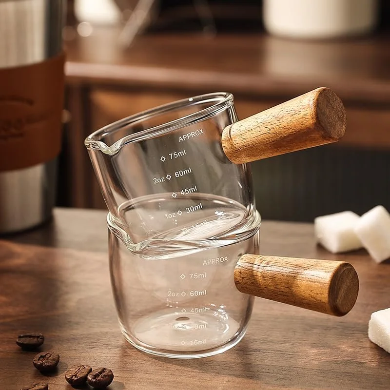 فنجان های شیشه ای اسپرسو با دسته چوبی، پیمانه اندازه گیری 2 عددی، پارچ سه گانه، فنجان شیر، کارافه جایگزین قهوه، شات های شیشه ای اسپرسو برای شیر قهوه، 75 میلی لیتر