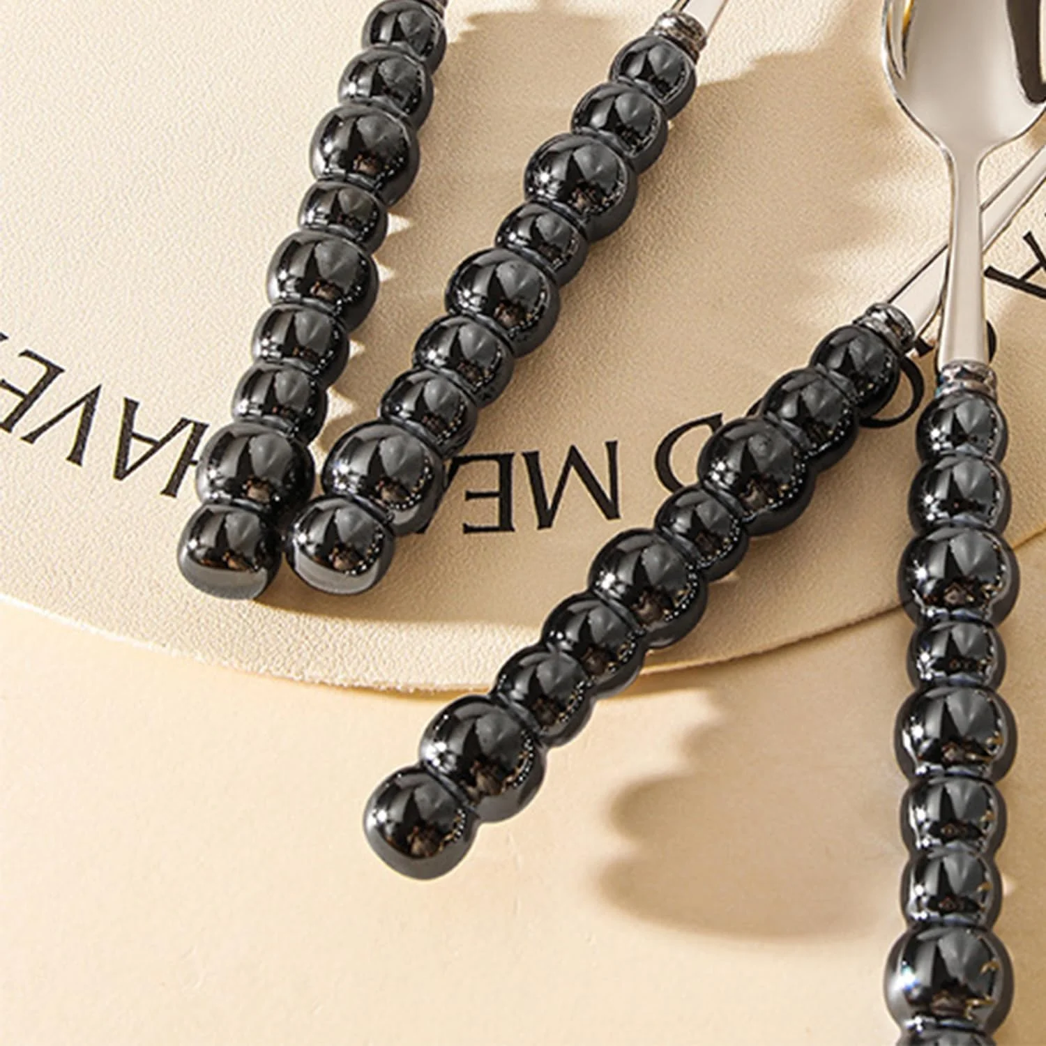 ست قاشق استیل، قاشق دسر با تزئین مروارید مصنوعی، 8.4 اینچی به سبک کرهای، مناسب برای چای و قهوه، مناسب برای صرف غذا در منزل، مهمانیها و هدیه، دسته سرامیکی (مشکی، 4 عددی) ست قاشق استیل، قاشق دسر با تزئین مروارید مصنوعی، 8.4 اینچی به سبک کرهای، مناسب برای چای و قهوه، مناسب برای صرف غذا در منزل، مهمانیها و هدیه، دسته سرامیکی (مشکی، 4 عددی)