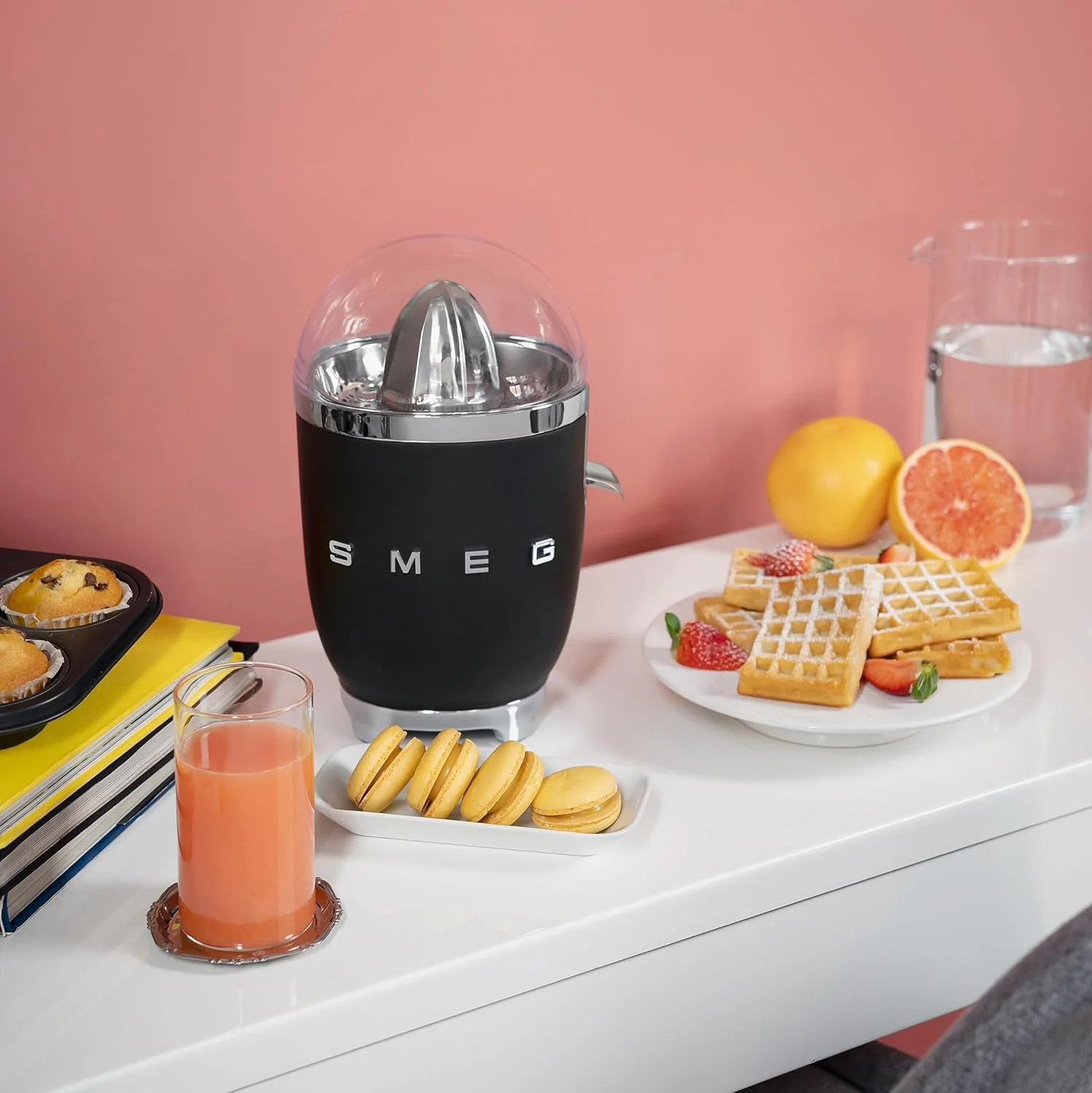 آب مرکبات گیری SMEG CJF11BLEU، پلاستیکی، مشکی آب مرکبات گیری SMEG CJF11BLEU، پلاستیکی، مشکی