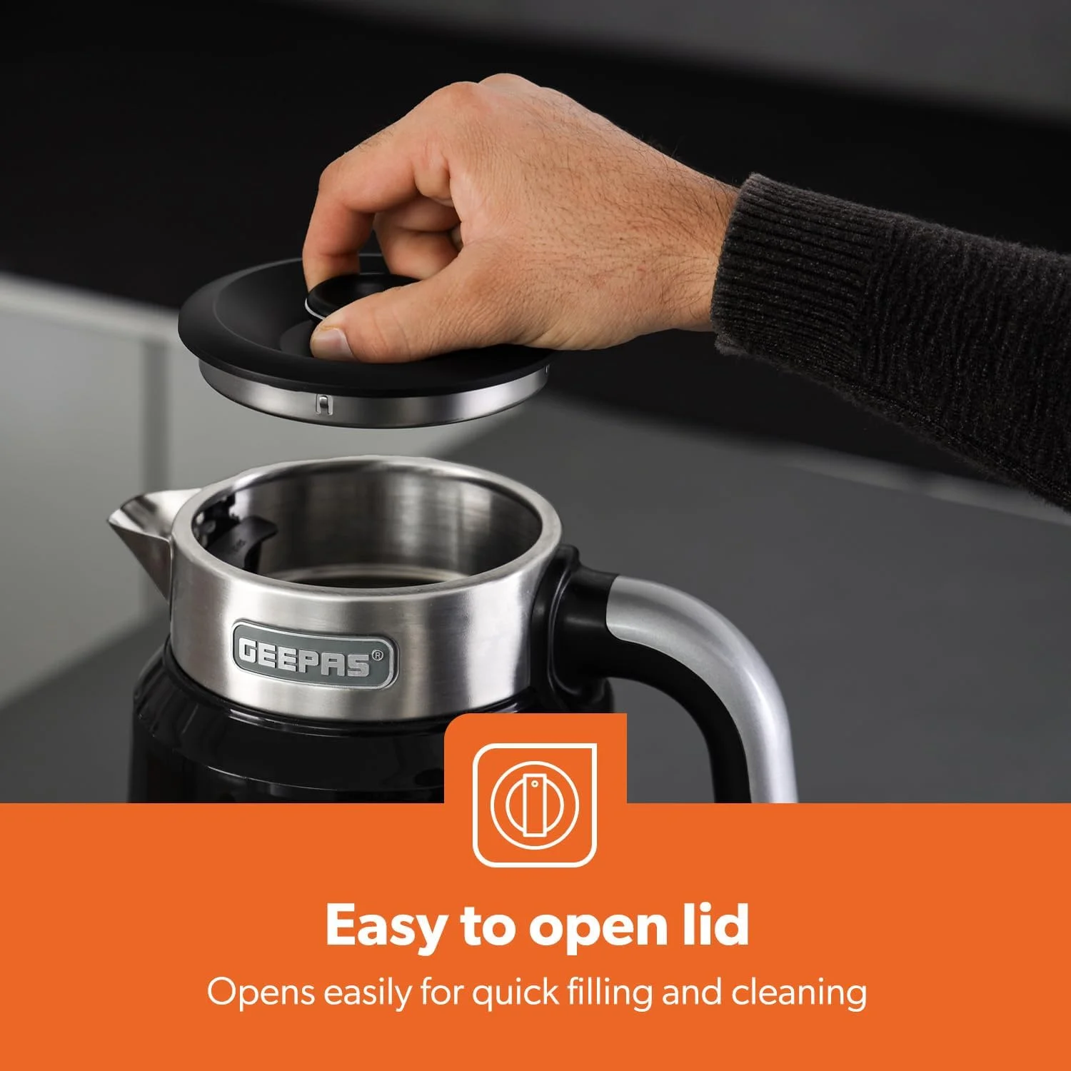 کتری برقی هوشمند 1.7 لیتری Geepas مدل GK38034 با بدنه استیل ضد زنگ، کنترل آسان از طریق اپلیکیشن Tuya، سازگار با Alexa، دارای ویژگی‌های ایمنی متعدد، مناسب برای جوشاندن آب، شیر، چای، مجهز به کنترلر Strix با توان 2200 وات و 2 سال گارانتی - رنگ مشکی