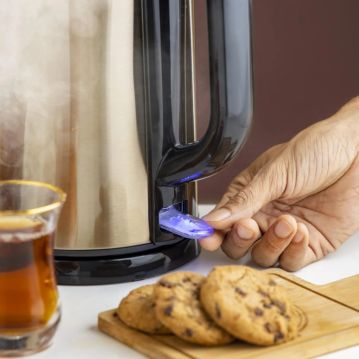 کتری دو لایه Geepas، مشکی، GK38052| کتری 1.7 لیتری با نمایشگر دیجیتال، محافظت در برابر جوش خشک/جوشاندن سریع آب، چای ساز و قهوه ساز - 2200 وات