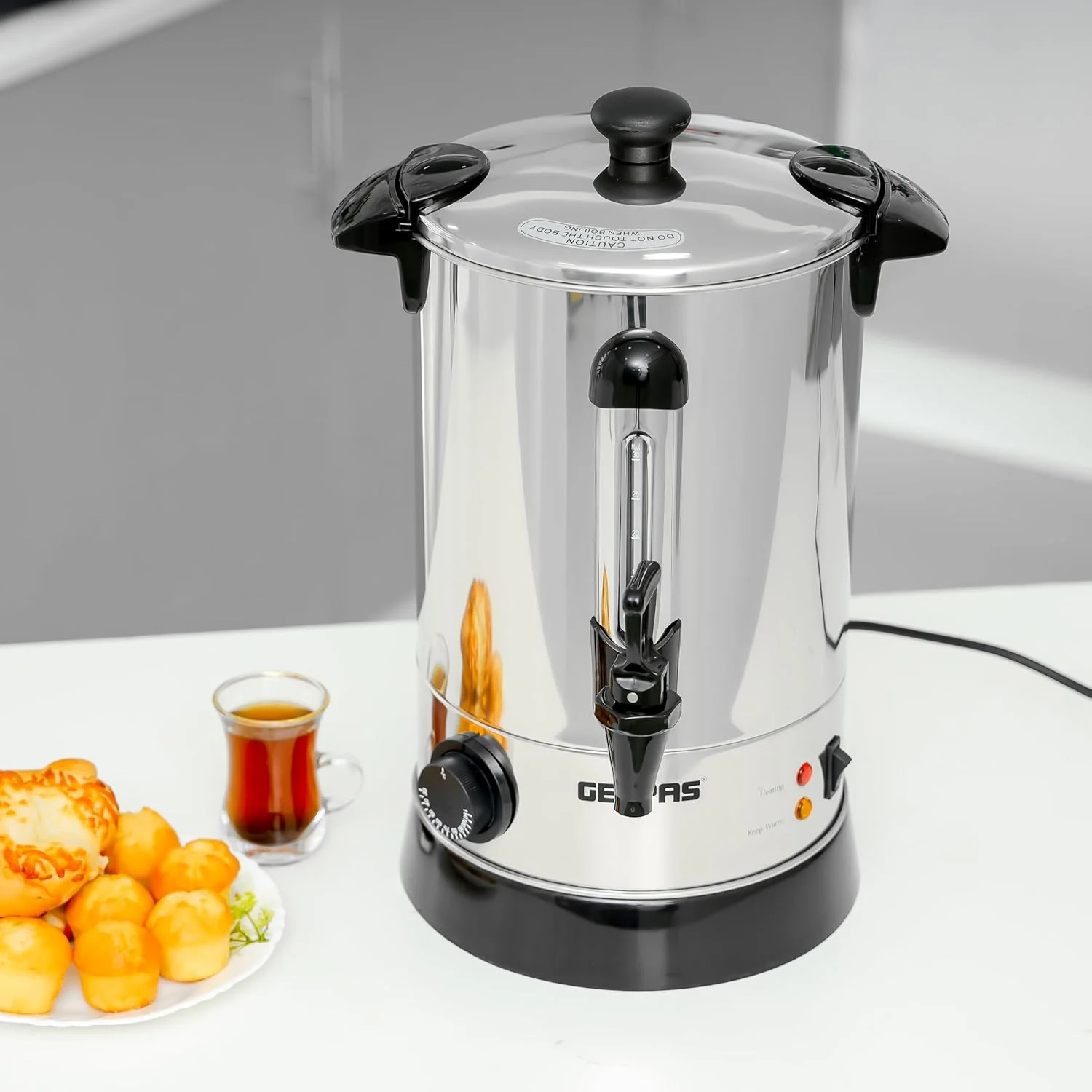 کتری برقی Geepas، کتری استیل ضد زنگ با شیر، GK6154 | کتری 6.8 لیتری با نشانگر سطح آب و چراغ های نشانگر | ترموستات خودکار و قابل تنظیم مجدد | مناسب برای استفاده در خانه و محل کار