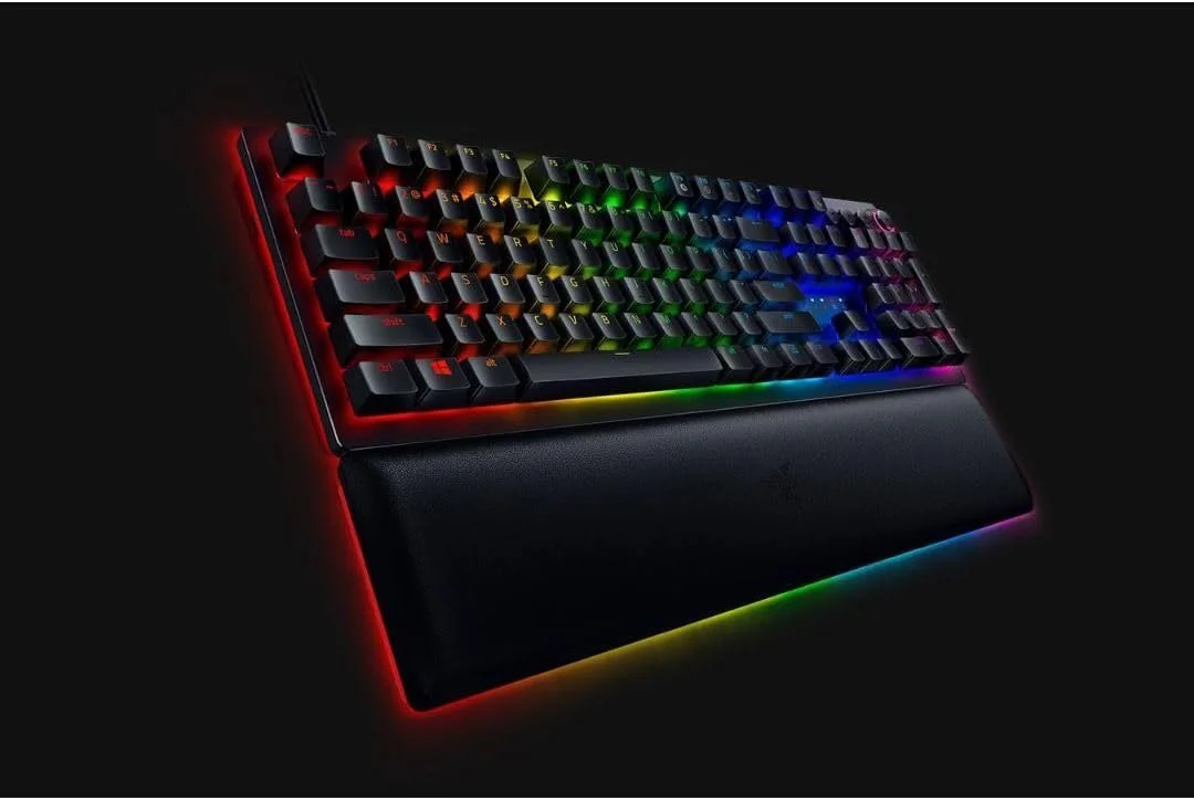 کیبورد گیمینگ آنالوگ Razer Huntsman V2: سوییچ های اپتیکال - نورپردازی Chroma RGB، استراحتگاه مچی مغناطیسی نرم، کلیدهای اختصاصی رسانه و دکمه تنظیم صدا، مشکی کلاسیک