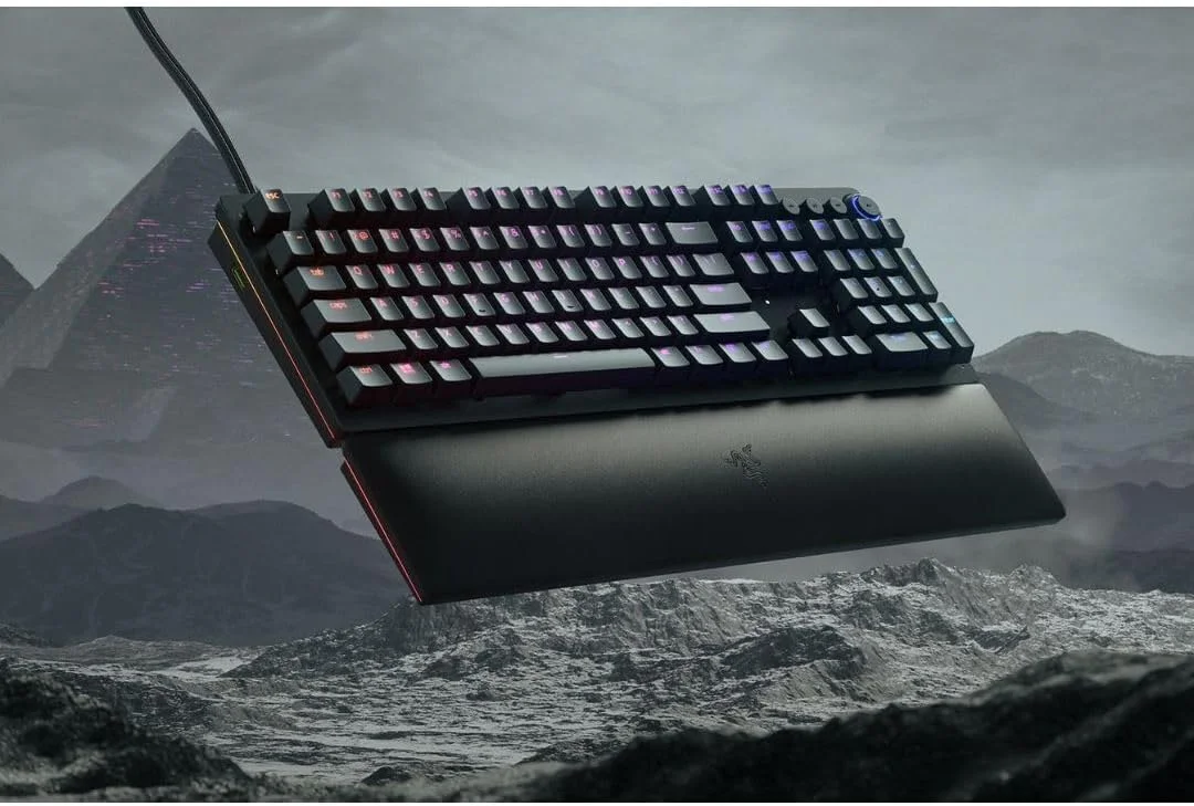 کیبورد گیمینگ آنالوگ Razer Huntsman V2: سوییچ های اپتیکال - نورپردازی Chroma RGB، استراحتگاه مچی مغناطیسی نرم، کلیدهای اختصاصی رسانه و دکمه تنظیم صدا، مشکی کلاسیک