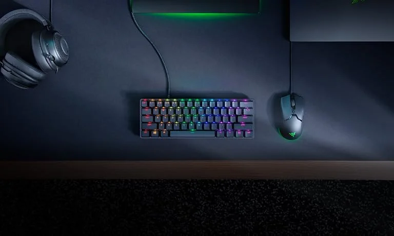 کیبورد گیمینگ 60% Razer Huntsman Mini: سوییچ‌های سریع کیبورد - سوییچ‌های اپتیکال خطی - نورپردازی Chroma RGB - کلیدهای PBT - حافظه داخلی - Snap Tap - مشکی (بازسازی شده)