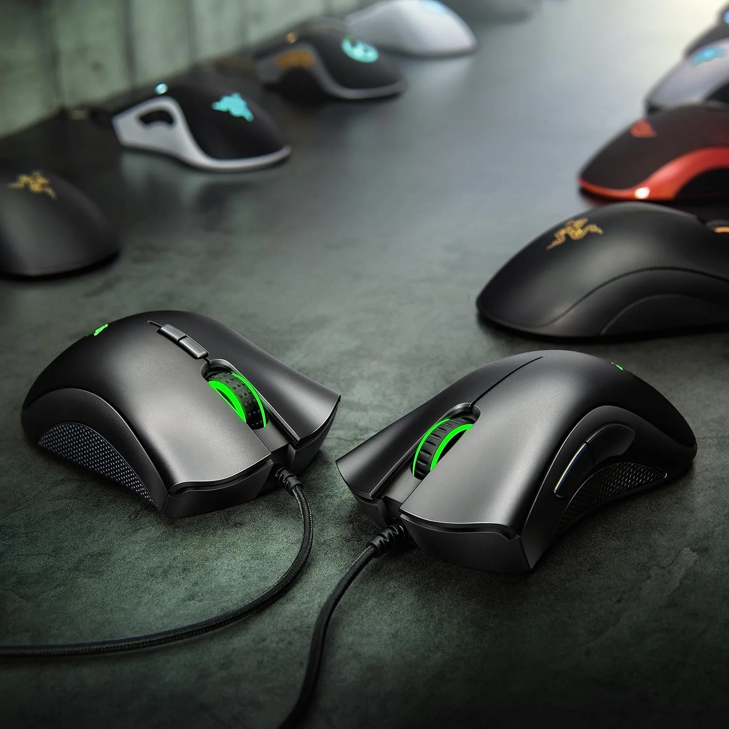 موس گیمینگ Razer DeathAdder Essential: سنسور اپتیکال 6400 DPI - 5 دکمه قابل برنامه ریزی - سوییچ های مکانیکی - گریپ های جانبی لاستیکی - سفید جیوه ای
