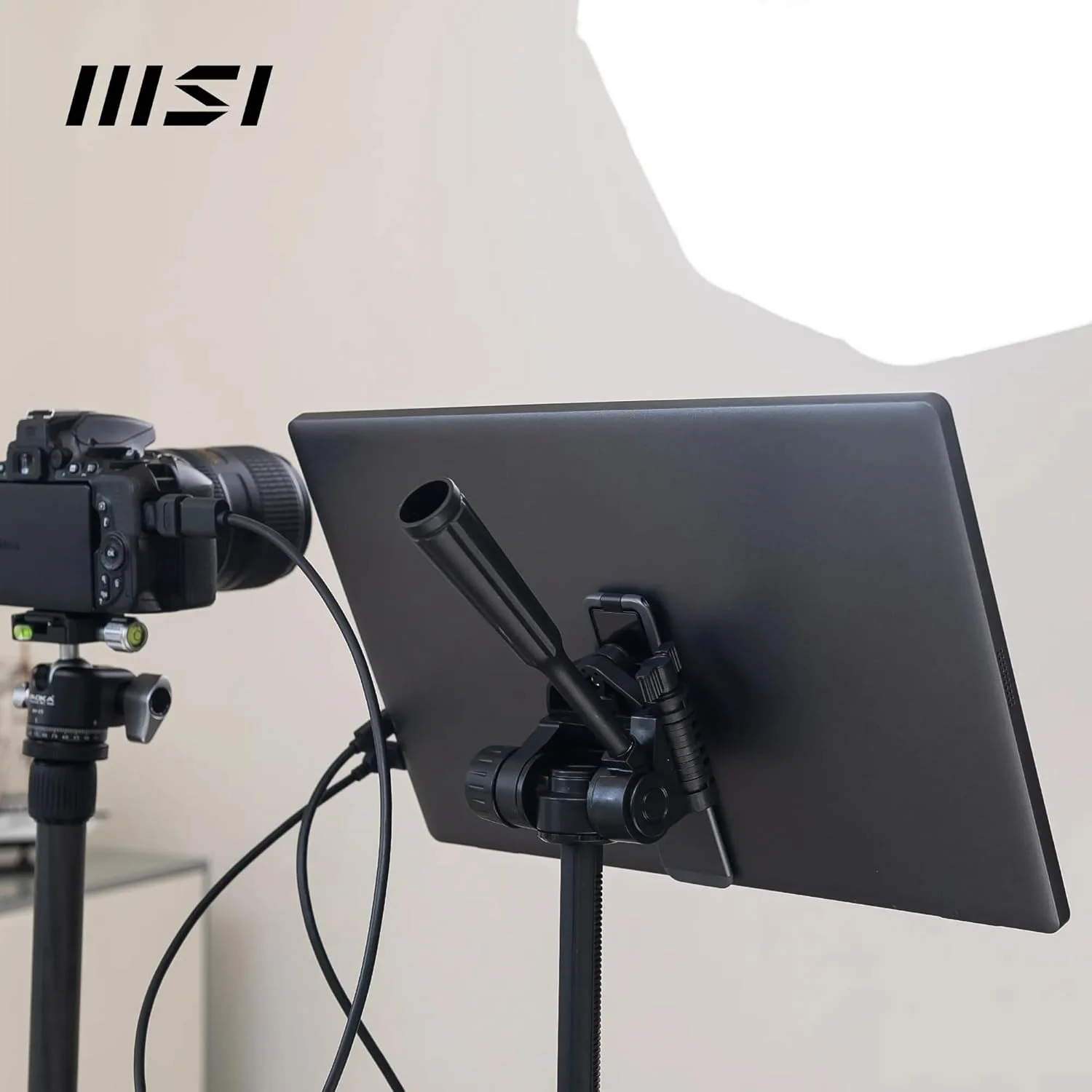 مانیتور قابل حمل 15.6 اینچی فول اچ دی MSI PRO MP161 E2 - پنل IPS 1920x1080، 60 هرتز، صفحه نمایش محافظ چشم (PC، لپ تاپ، موبایل)، بلندگوها، شاسی و پایه بهبود یافته - Mini-HDMI 2.0b، 2 x USB Type-C