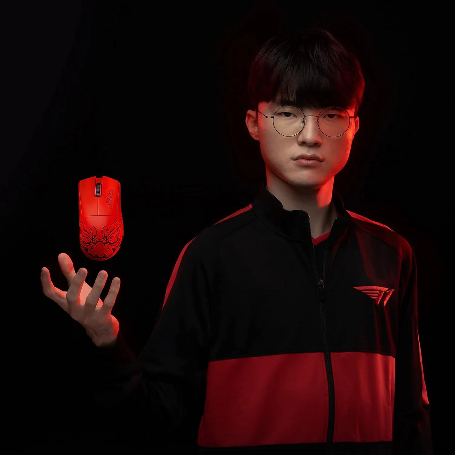 ماوس گیمینگ بی‌سیم Razer DeathAdder V3 Pro: وزن سبک 63 گرم - حسگر اپتیکال Focus Pro 30K - سوییچ‌های اپتیکال نسل 3 - بی‌سیم HyperSpeed - 5 دکمه قابل برنامه‌ریزی - باتری 90 ساعته - نسخه Faker