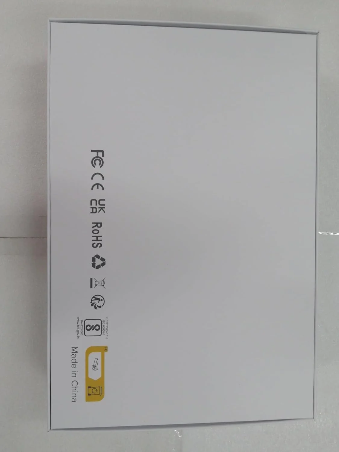 مانیتور لمسی قابل حمل UPERFECT، صفحه نمایش 15.6 اینچی مات FHD با نسبت کنتراست 1000:1، کیف چرمی چند منظوره، دو پورت USB C برای لپ تاپ/تلفن/کنسول بازی، قابلیت نصب VESA