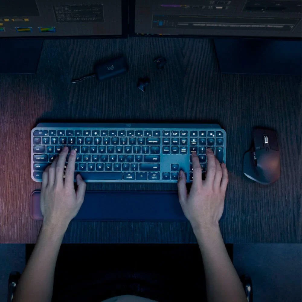 مجموعه Logitech MX Keys S - کیبورد و ماوس بیسیم با کارایی بالا به همراه استراحتگاه مچ دست مجموعه Logitech MX Keys S - کیبورد و ماوس بیسیم با کارایی بالا به همراه استراحتگاه مچ دست