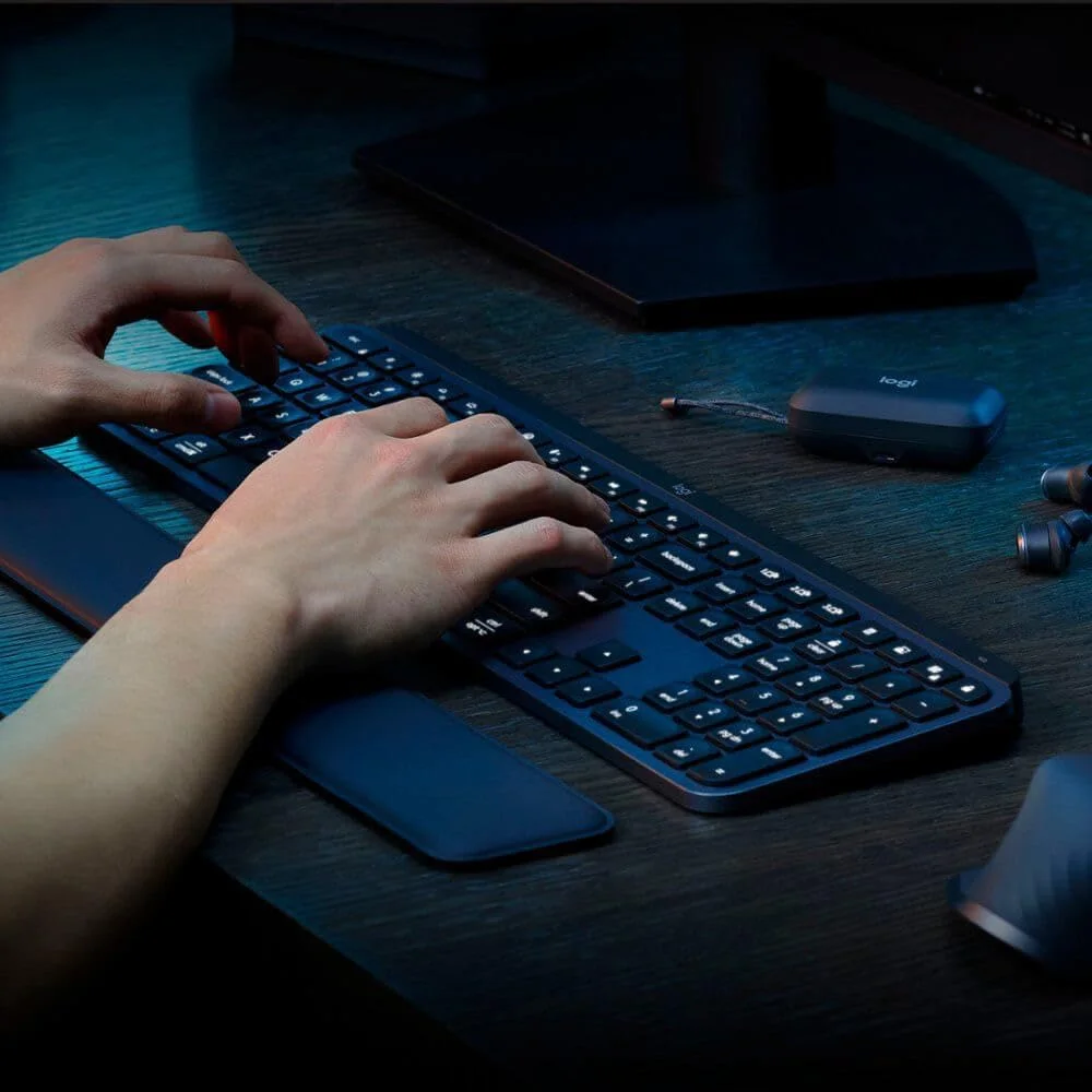 مجموعه Logitech MX Keys S - کیبورد و ماوس بیسیم با کارایی بالا به همراه استراحتگاه مچ دست مجموعه Logitech MX Keys S - کیبورد و ماوس بیسیم با کارایی بالا به همراه استراحتگاه مچ دست