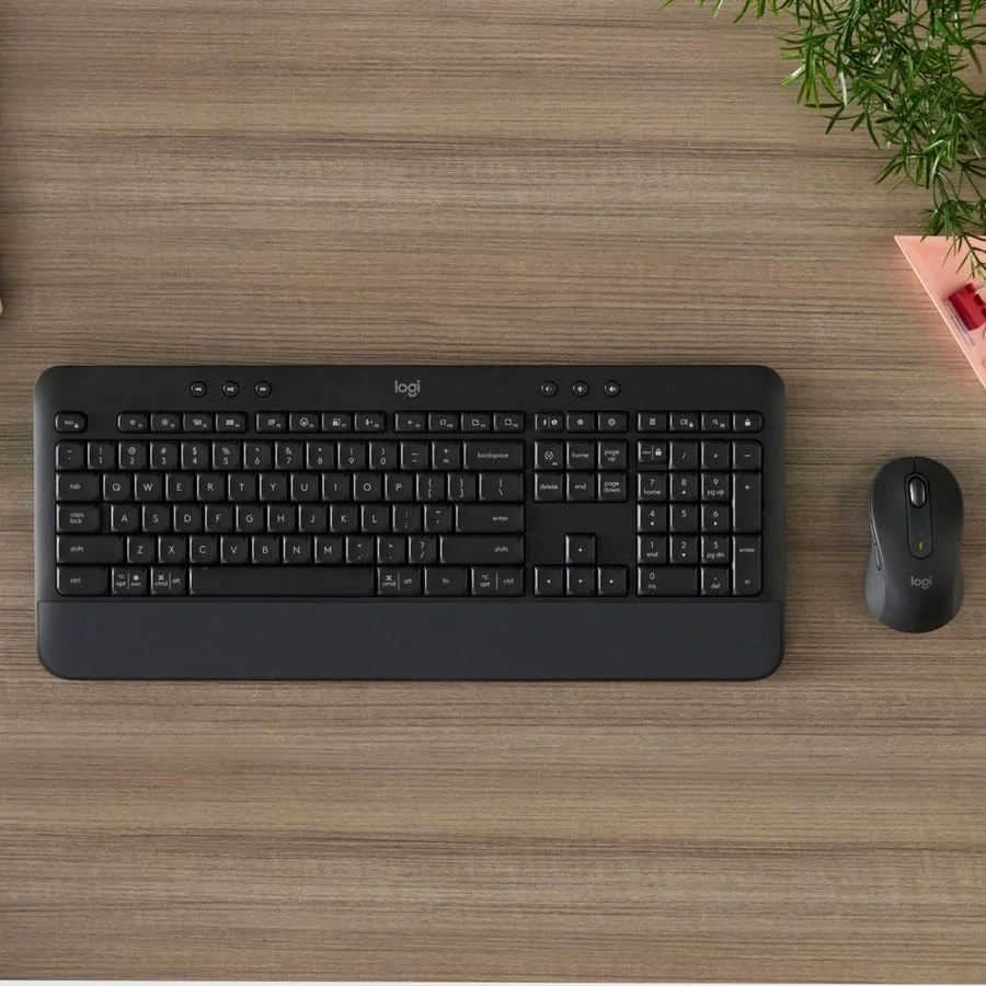 مجموعه Logitech Signature MK650 برای کسب و کار، ماوس و کیبورد بی سیم، Logi Bolt، بلوتوث، SmartWheel، دارای گواهی جهانی، Windows/Mac/Chrome/Linux - Graphite مجموعه Logitech Signature MK650 برای کسب و کار، ماوس و کیبورد بی سیم، Logi Bolt، بلوتوث، SmartWheel، دارای گواهی جهانی، Windows/Mac/Chrome/Linux - Graphite