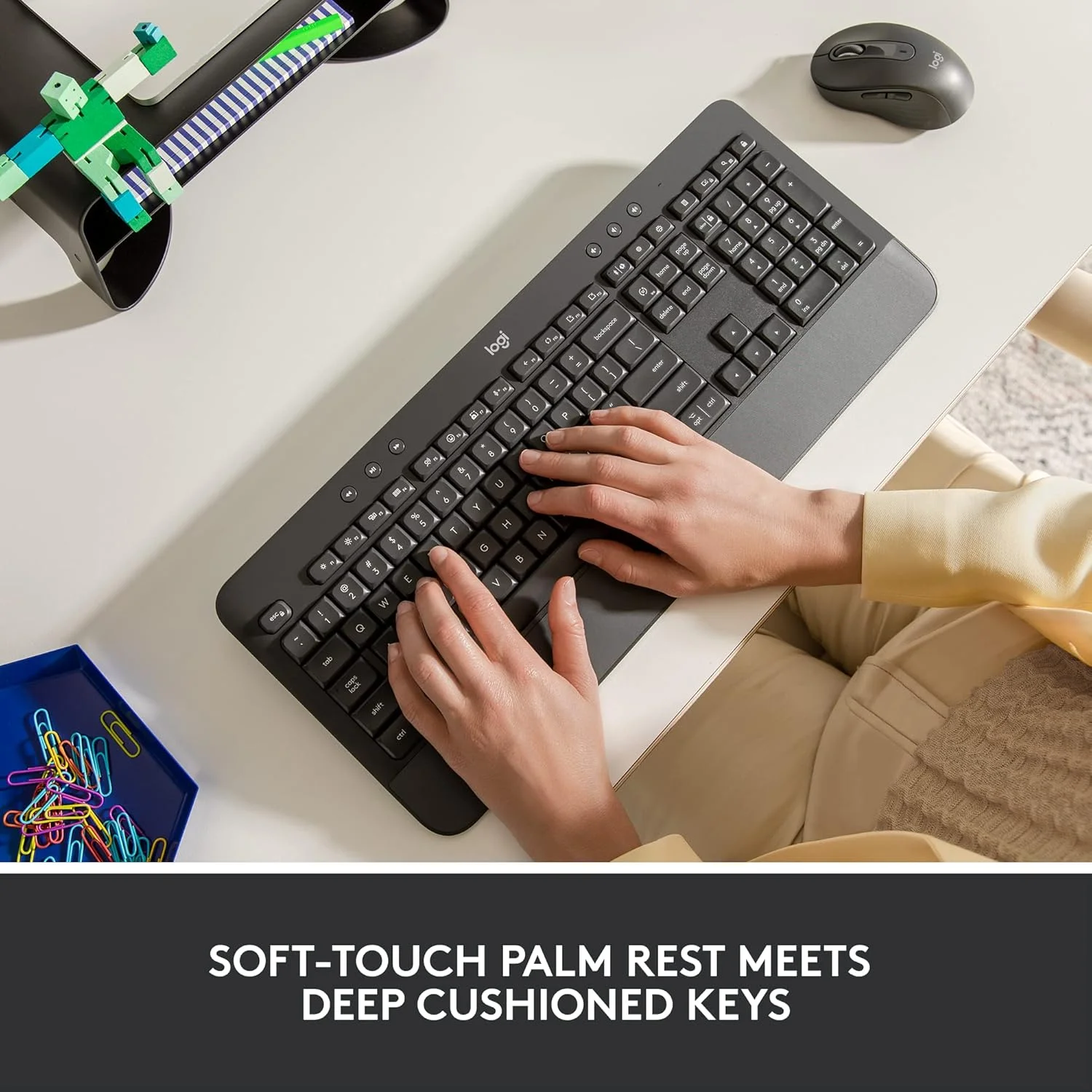 کیبورد بیسیم لاجیتک Signature K650 Comfort با استراحتگاه مچ دست، بلوتوث BLE/گیرنده USB Logi Bolt، کیبورد نرم، Numpad، PC/Windows/Mac، آلمانی QWERTZ - خاکستری کیبورد بیسیم لاجیتک Signature K650 Comfort با استراحتگاه مچ دست، بلوتوث BLE/گیرنده USB Logi Bolt، کیبورد نرم، Numpad، PC/Windows/Mac، آلمانی QWERTZ - خاکستری