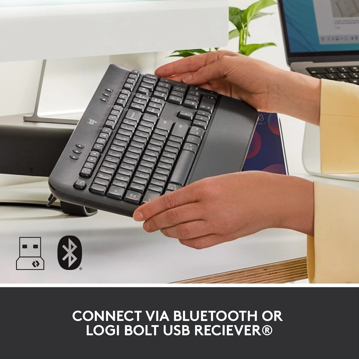 کیبورد بیسیم لاجیتک Signature K650 Comfort با استراحتگاه مچ دست، بلوتوث BLE/گیرنده USB Logi Bolt، کیبورد نرم، Numpad، PC/Windows/Mac، آلمانی QWERTZ - خاکستری کیبورد بیسیم لاجیتک Signature K650 Comfort با استراحتگاه مچ دست، بلوتوث BLE/گیرنده USB Logi Bolt، کیبورد نرم، Numpad، PC/Windows/Mac، آلمانی QWERTZ - خاکستری