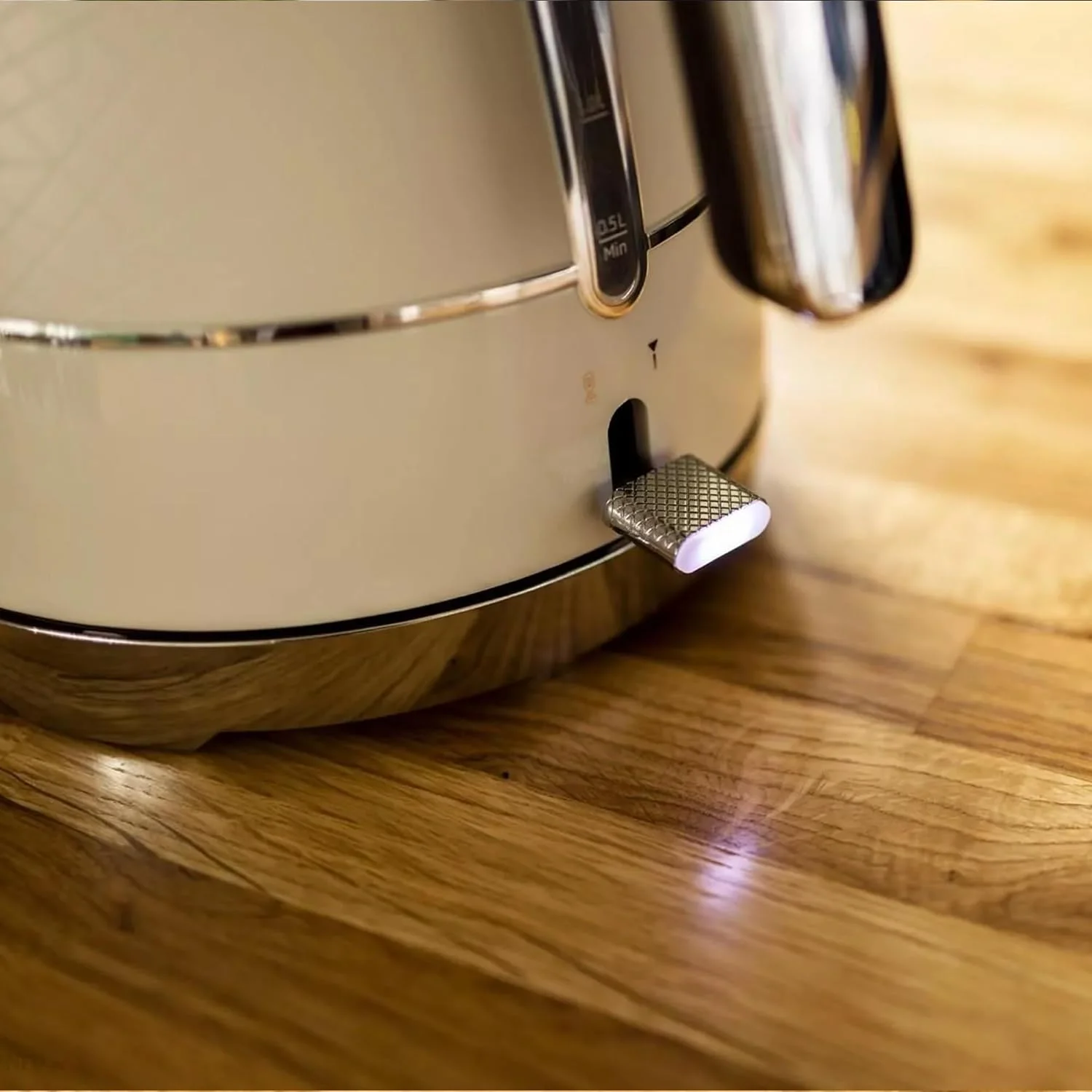 کتری برقی بکو مدل WKM8307CR Cosmopolis، ظرفیت 1.7 لیتر، توان 3000 وات، دارای نشانگر LED، خاموش شدن خودکار، عملکرد گرم نگهدارنده، محافظت در برابر جوشیدن خشک، پایه چرخان 360 درجه، استفاده بی سیم - سفید/کروم کتری برقی بکو مدل WKM8307CR Cosmopolis، ظرفیت 1.7 لیتر، توان 3000 وات، دارای نشانگر LED، خاموش شدن خودکار، عملکرد گرم نگهدارنده، محافظت در برابر جوشیدن خشک، پایه چرخان 360 درجه، استفاده بی سیم - سفید/کروم