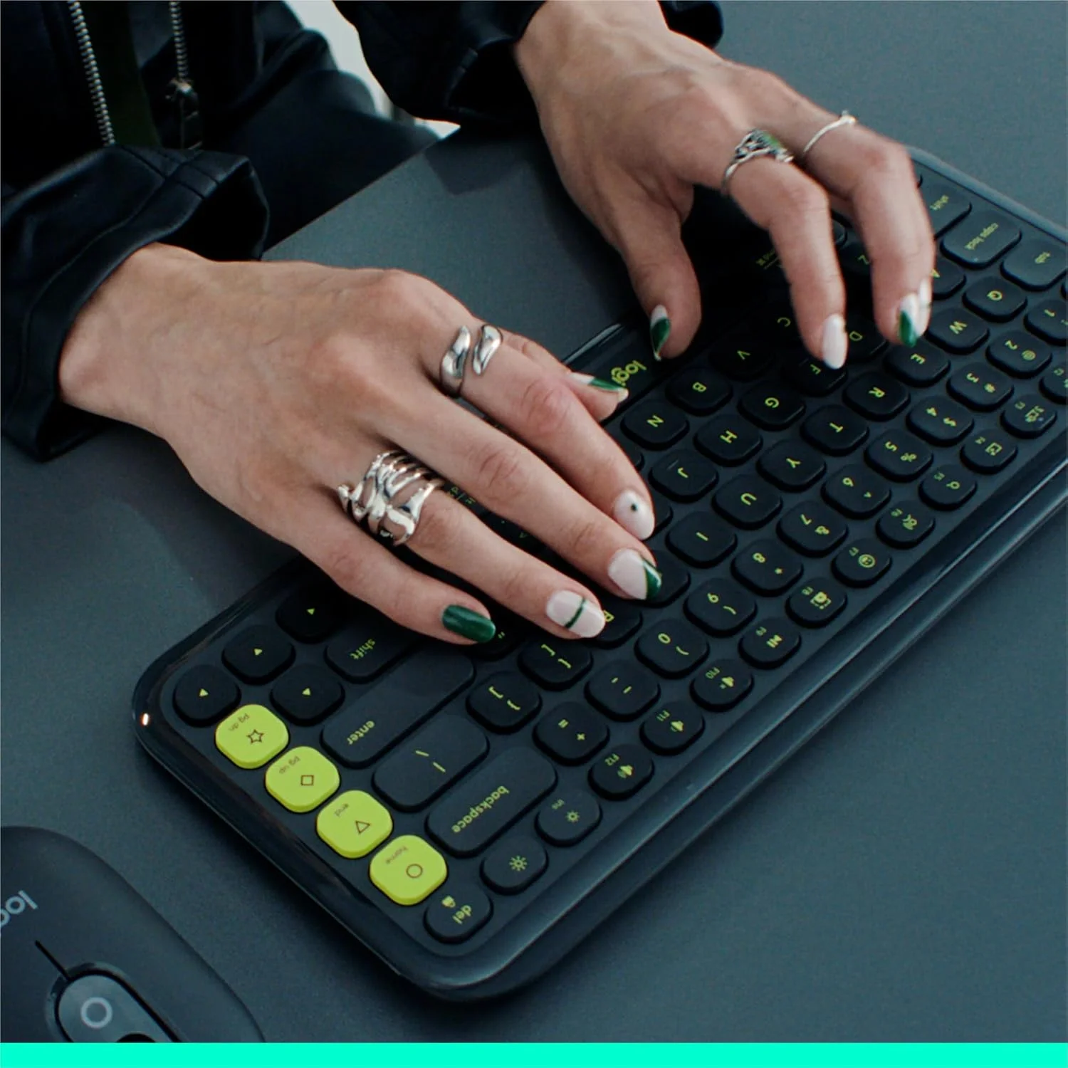 کیبورد بلوتوث بی سیم لاجیتک POP ICON Keys، تایپ راحت، کلیدهای قابل برنامه ریزی، سوئیچ آسان بین 3 دستگاه، برای لپ تاپ، تبلت، کامپیوتر - گرافیت و سفید