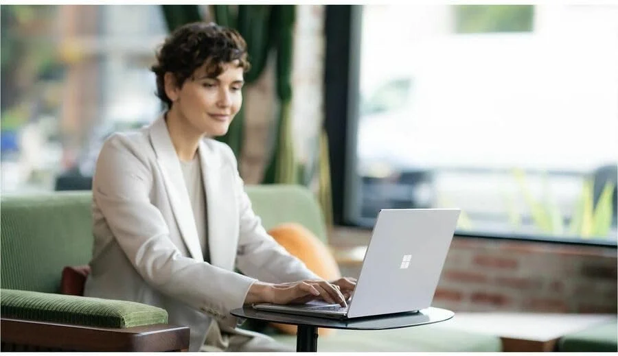 لپ تاپ لمسی 13.5 اینچی مایکروسافت Surface Laptop 6 - اینتل Core Ultra 5 - 8 گیگابایت رم - 256 گیگابایت SSD - کیبورد انگلیسی - پلاتینیوم