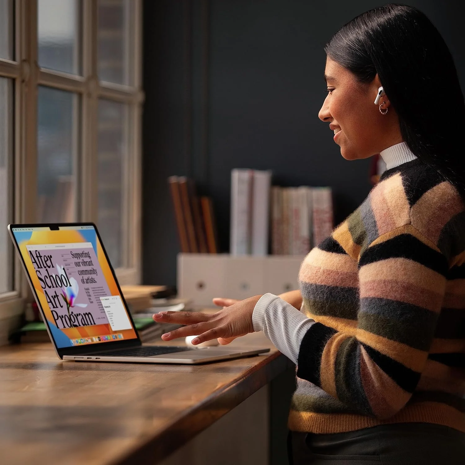 لپ تاپ 15 اینچی Apple MacBook Air 2023 با تراشه M2: صفحه نمایش Liquid Retina 15.3 اینچی، 8 گیگابایت رم، 256 گیگابایت حافظه SSD، Touch ID. سازگار با iPhone/iPad; Starlight; عربی/انگلیسی