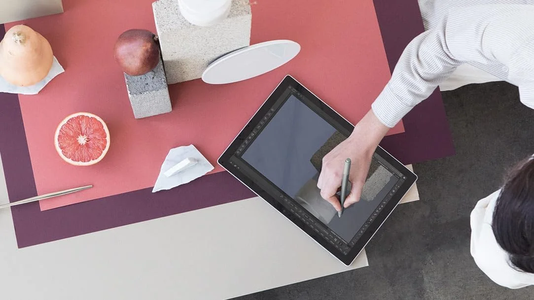 تبلت مایکروسافت Surface Pro 5 با صفحه نمایش 12.3 اینچی (2736x1824)، پردازنده Core i5-7300U، صفحه لمسی لپ تاپ Surface، رم 8 گیگابایتی، حافظه SSD 256 گیگابایتی، USB 3.0، DisplayPort، بلوتوث، WiFi، ویندوز 10 پرو (بازسازی شده)